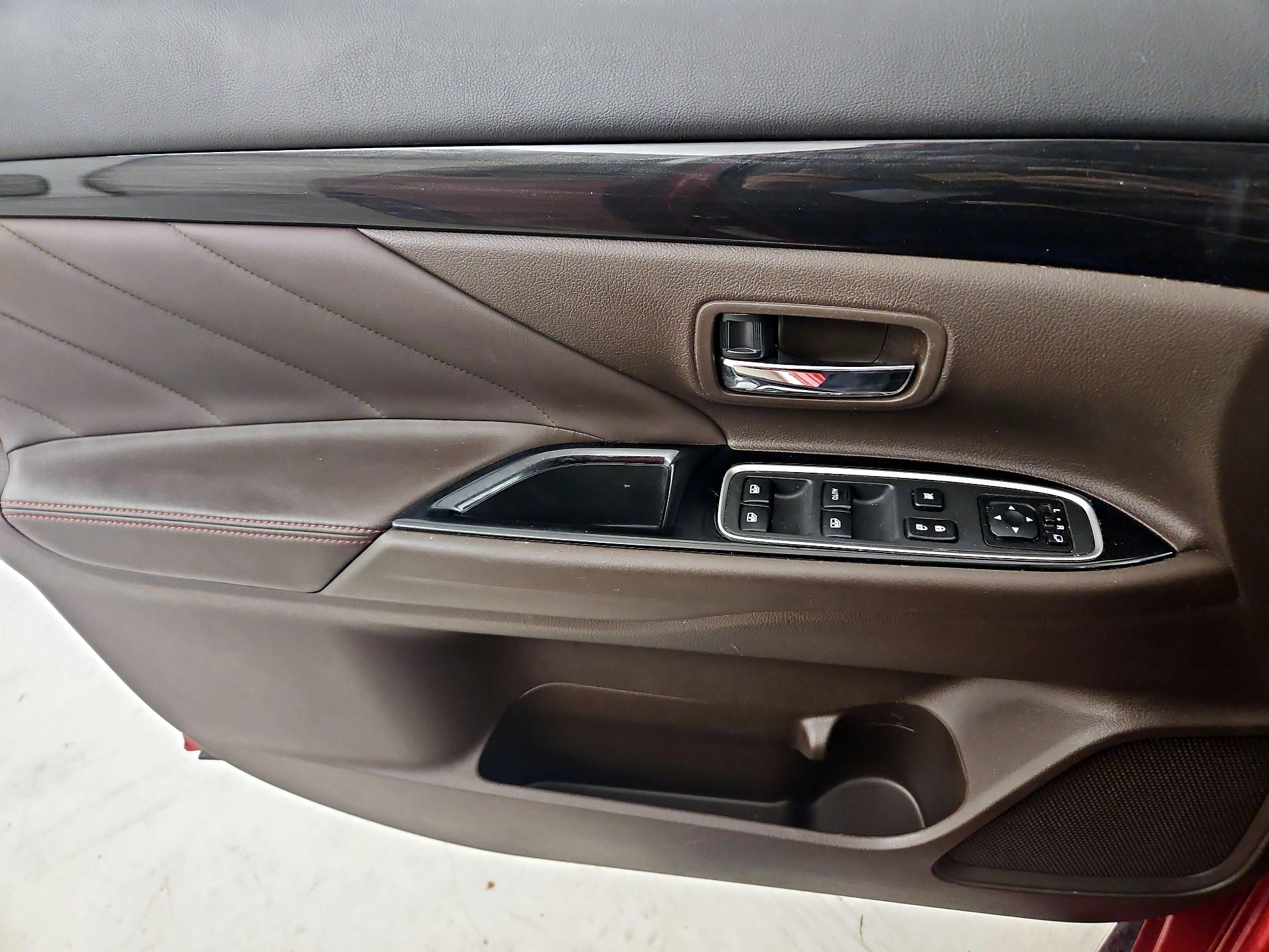 Thumbnail: 2018 Mitsubishi Outlander - 12