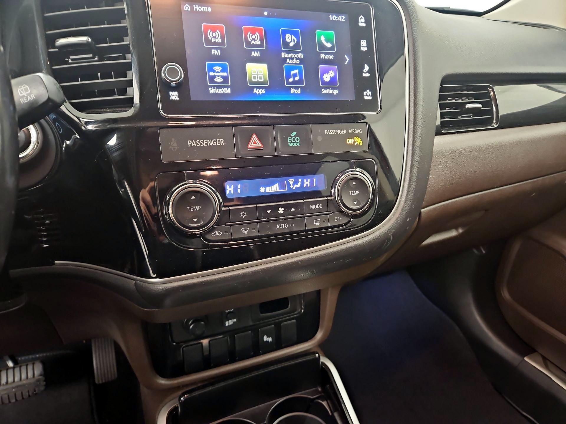 Thumbnail: 2018 Mitsubishi Outlander - 16