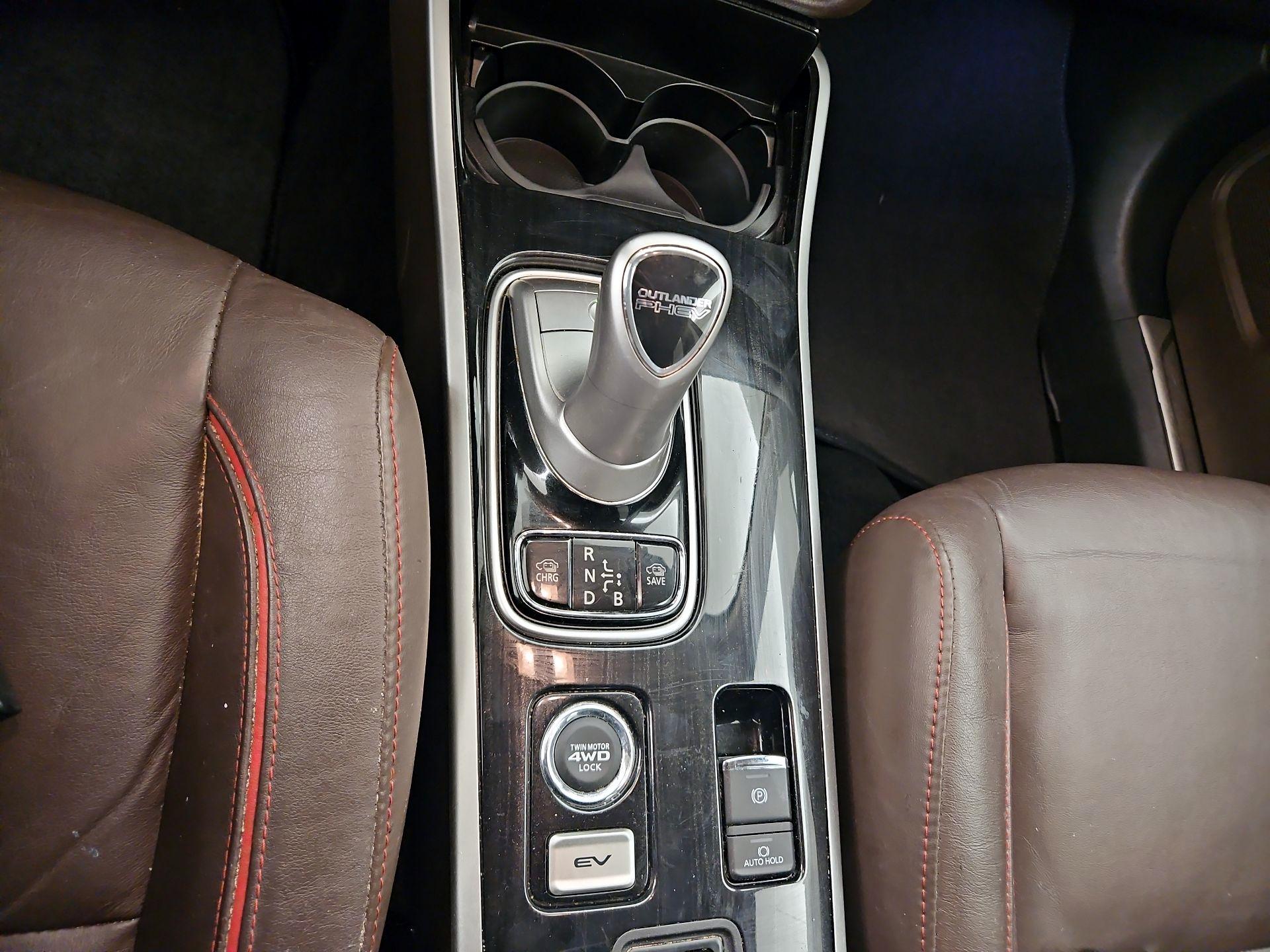 Thumbnail: 2018 Mitsubishi Outlander - 17