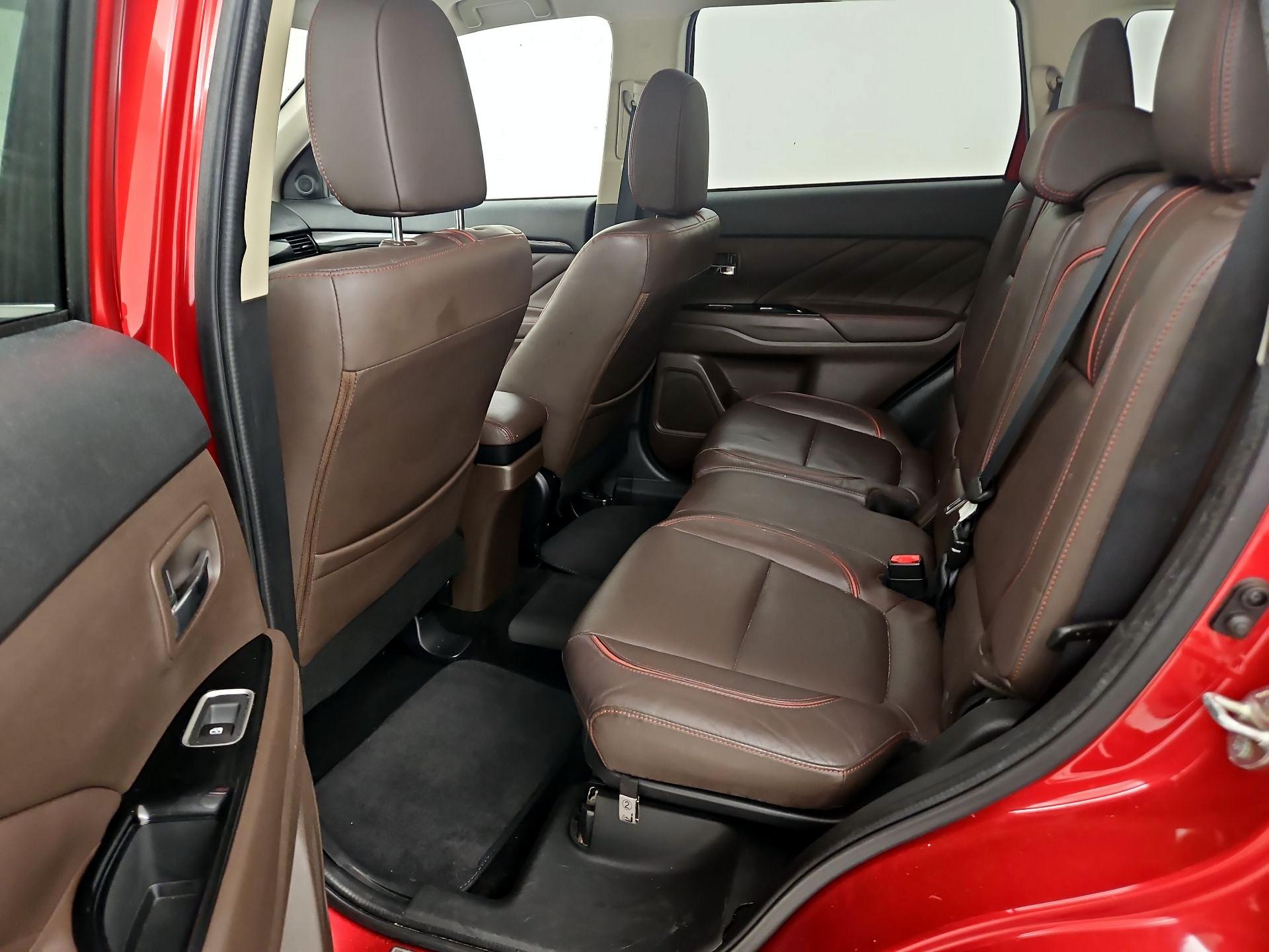 Thumbnail: 2018 Mitsubishi Outlander - 19