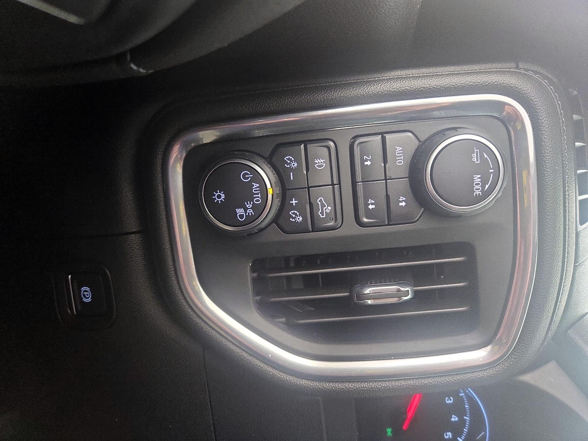 Thumbnail: 2021 Chevrolet Silverado 1500 - 13