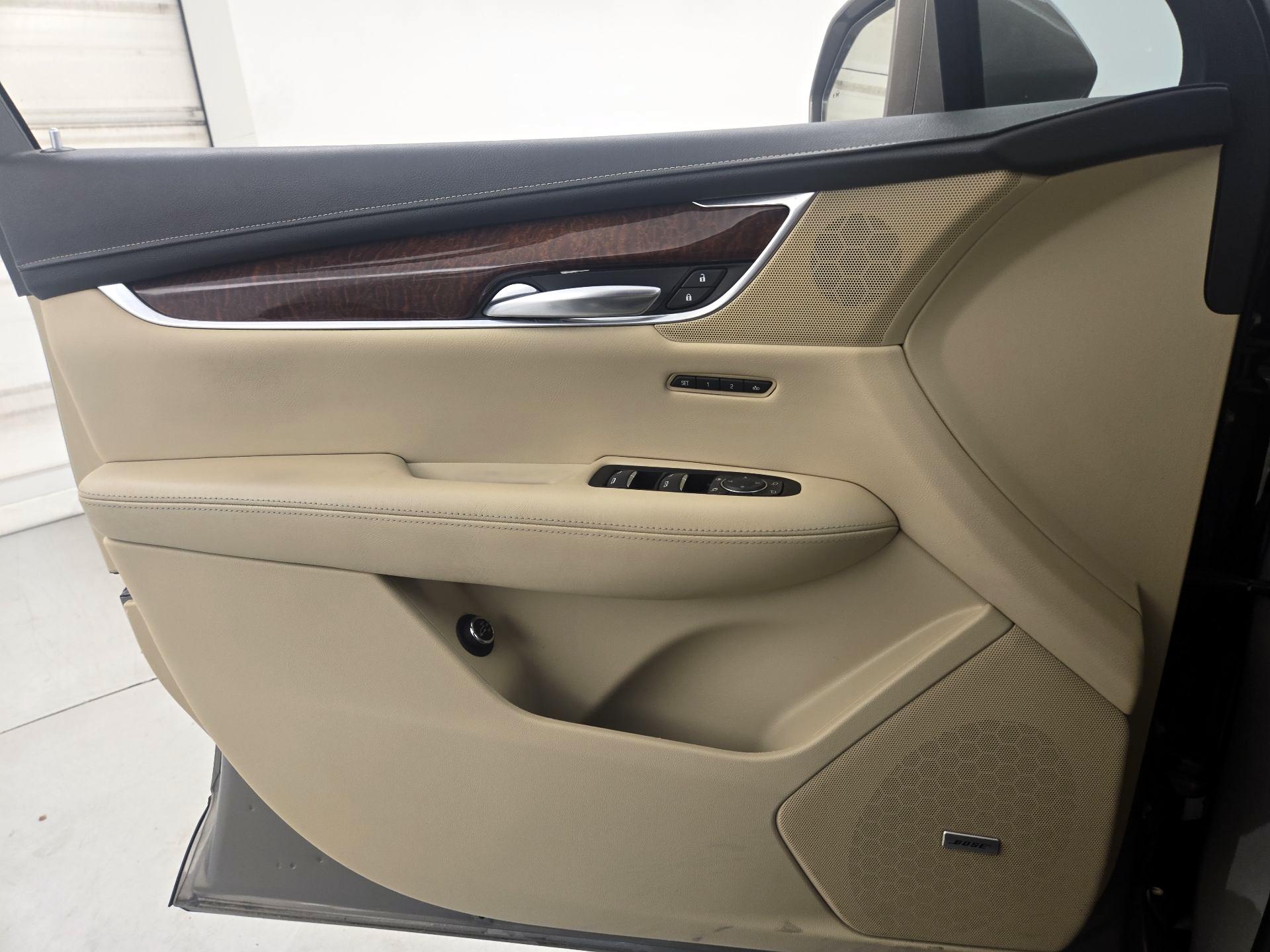 Thumbnail: 2018 Cadillac XT5 - 12