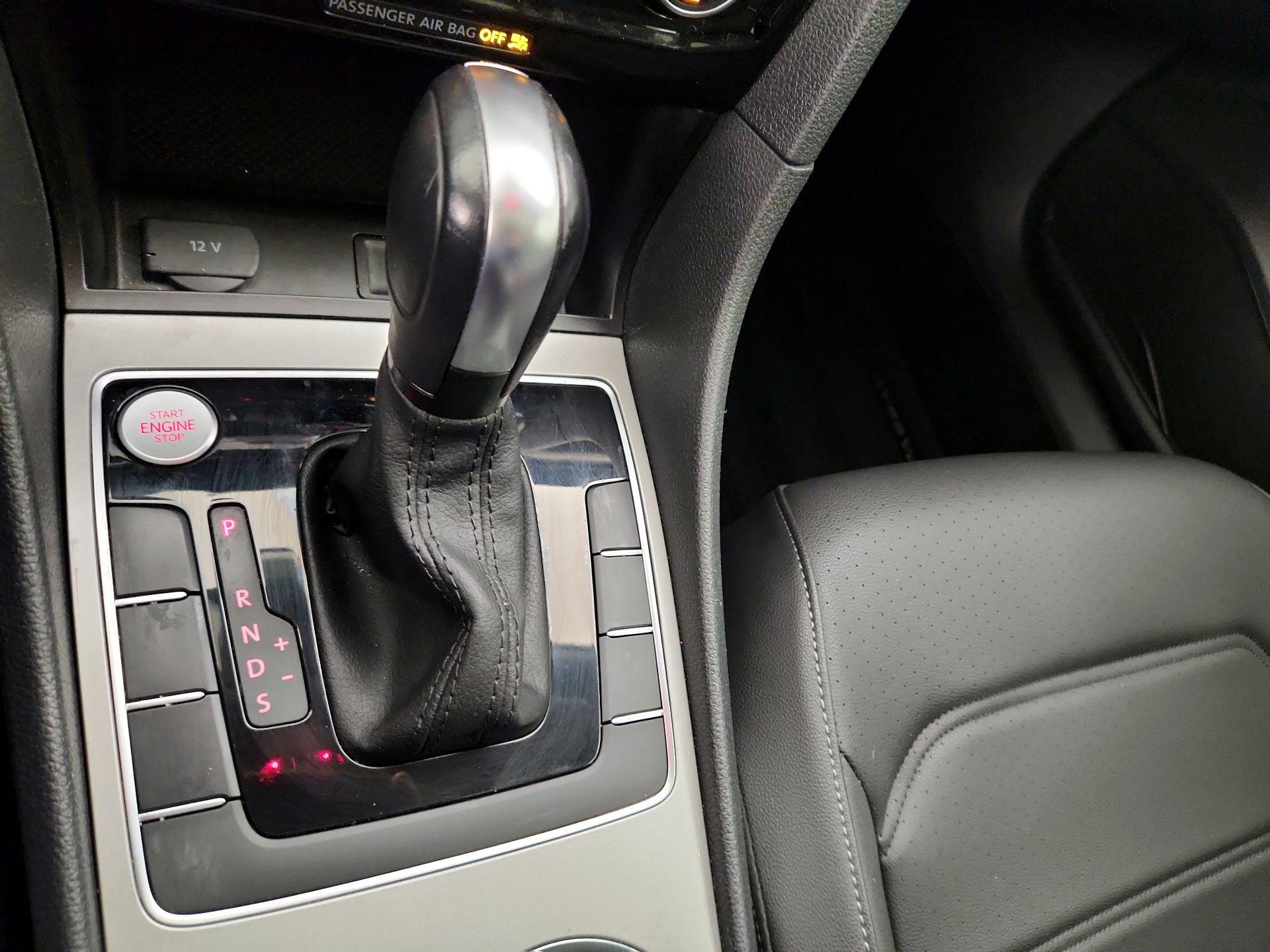 Thumbnail: 2022 Volkswagen Passat - 17