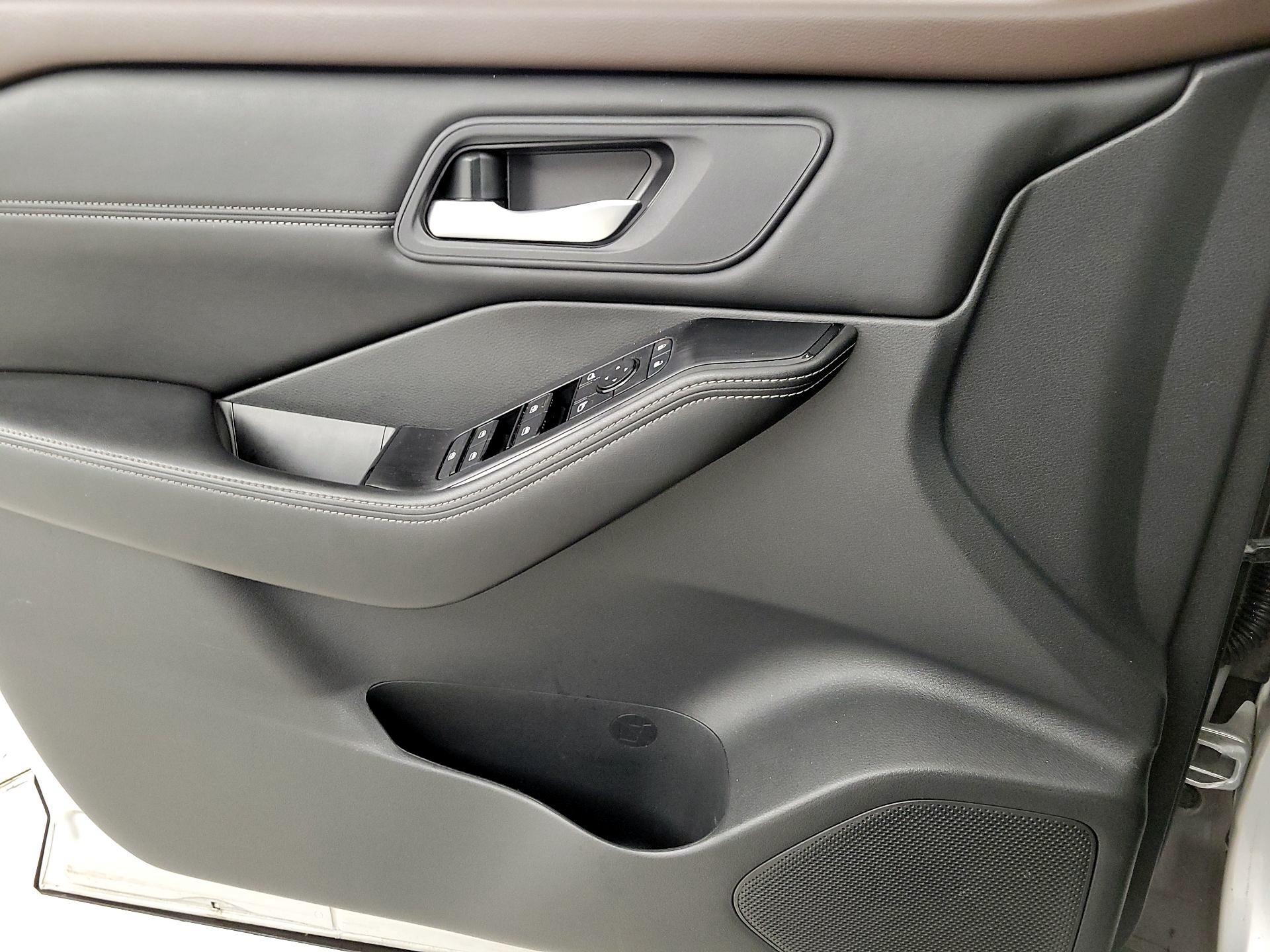 Thumbnail: 2023 Nissan Rogue - 12