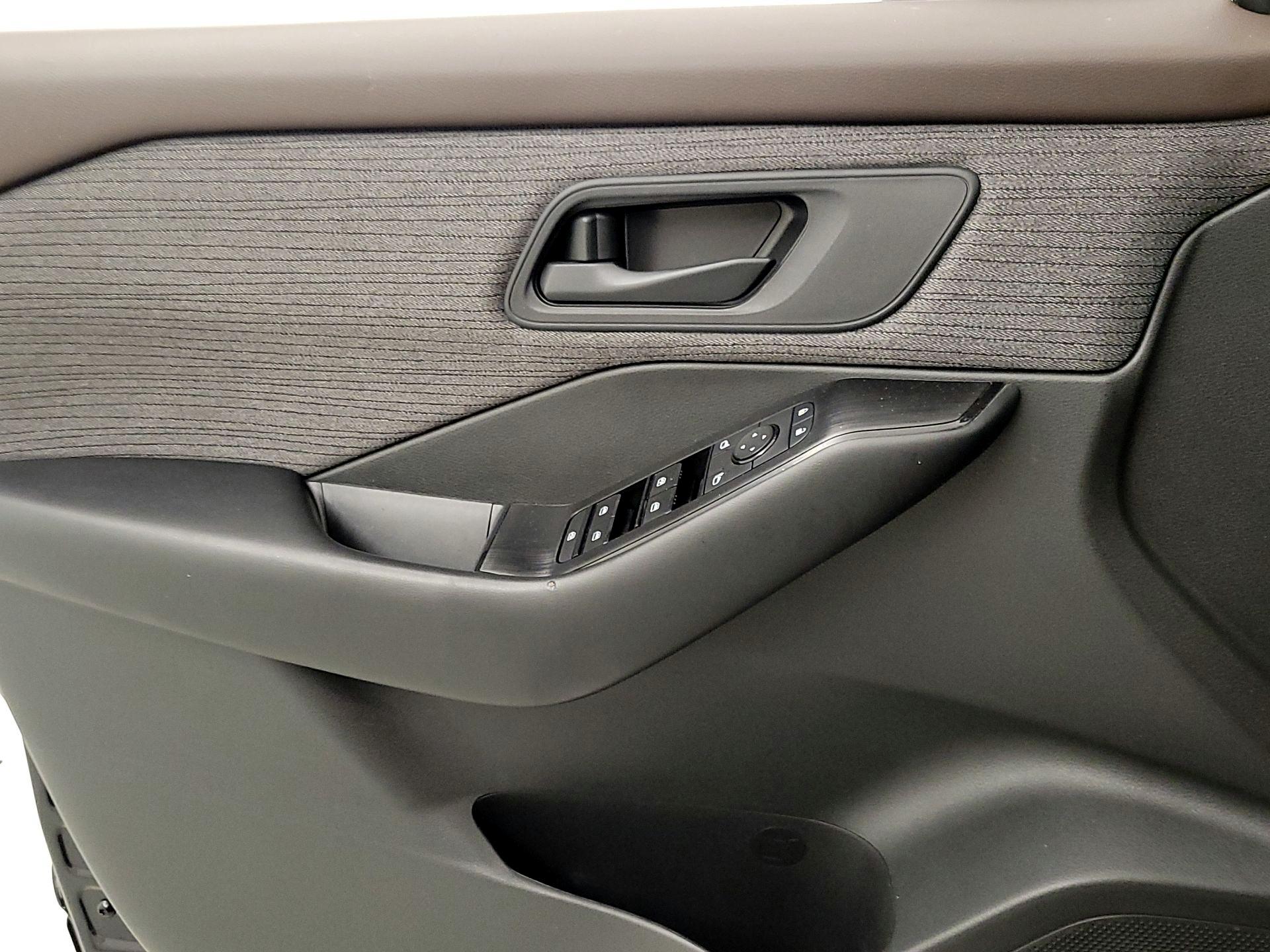 Thumbnail: 2023 Nissan Rogue - 12