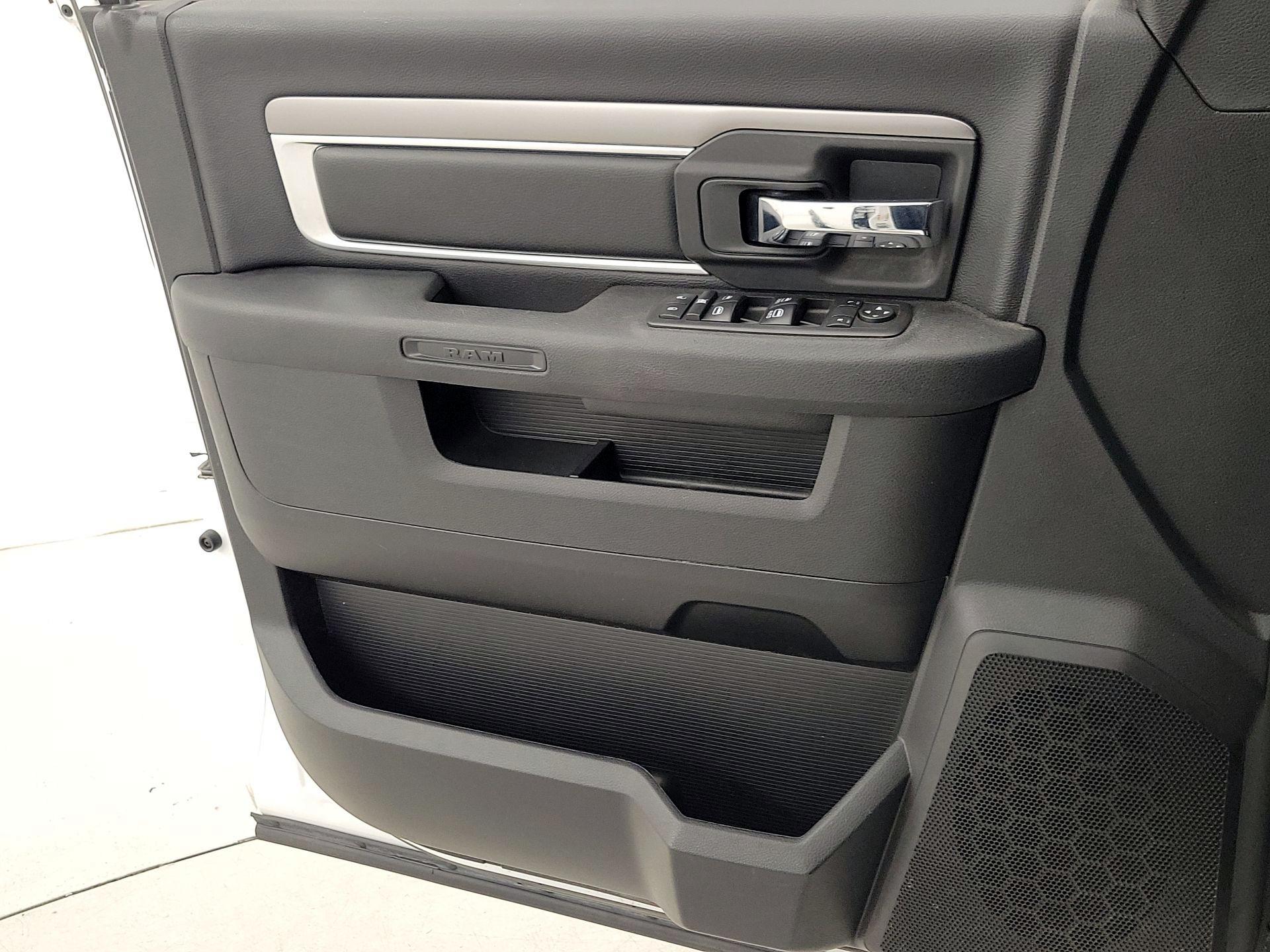 Thumbnail: 2021 RAM 1500 Classic - 12