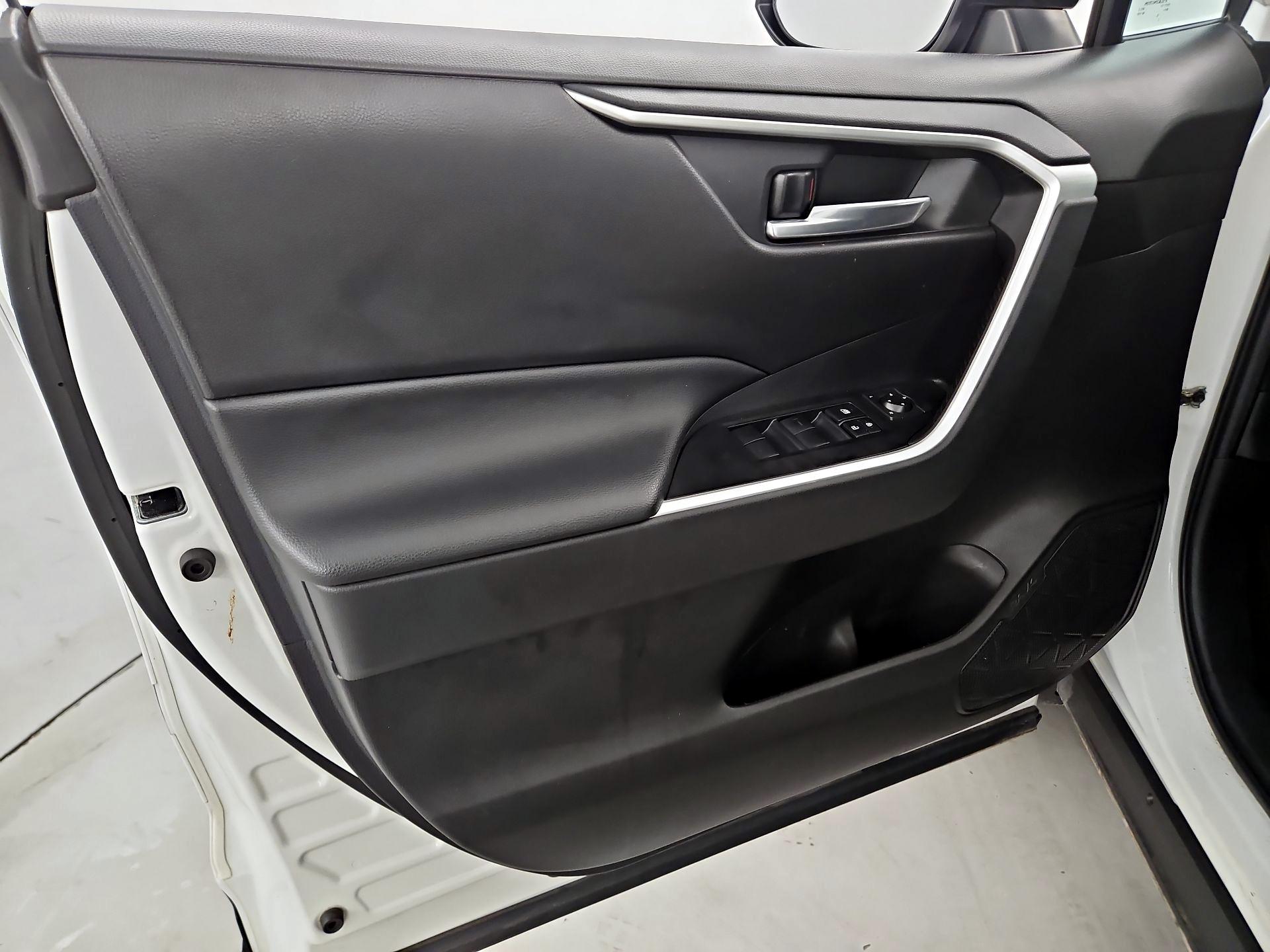 Thumbnail: 2021 Toyota RAV4 - 12