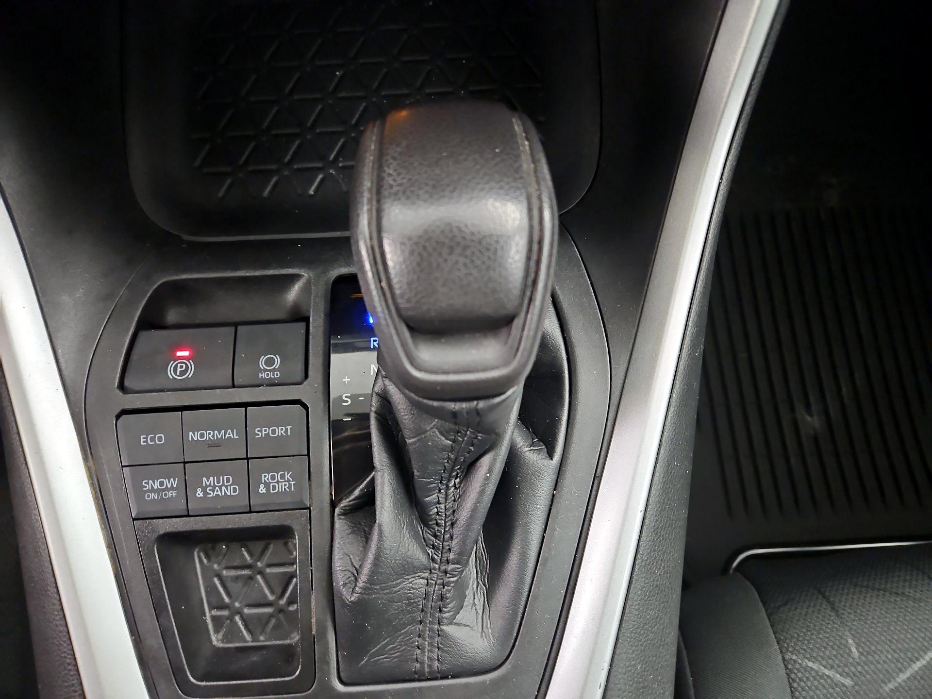 Thumbnail: 2021 Toyota RAV4 - 17