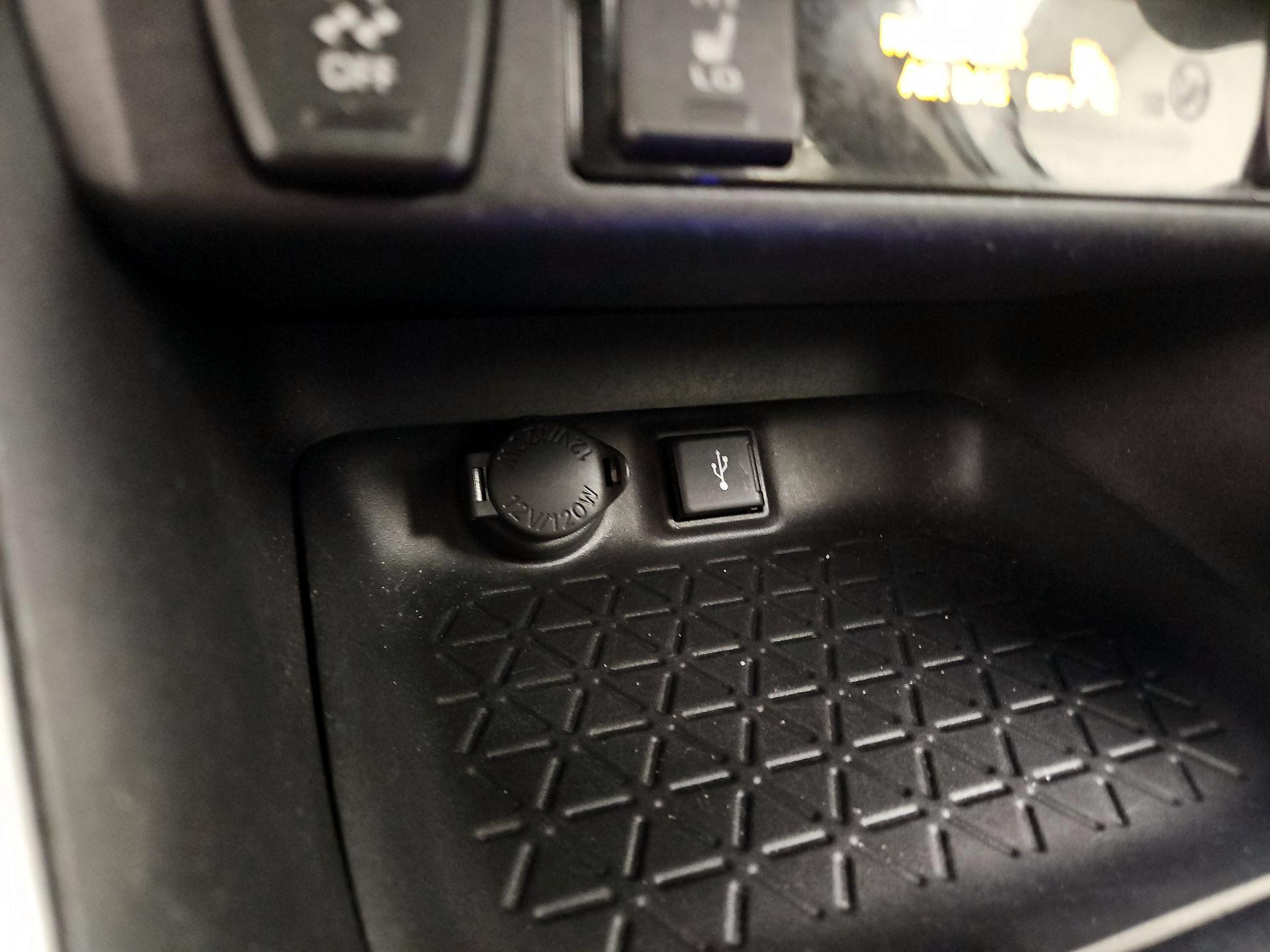 Thumbnail: 2021 Toyota RAV4 - 18