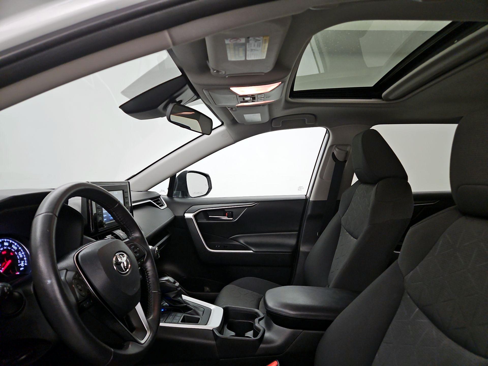 Thumbnail: 2021 Toyota RAV4 - 19