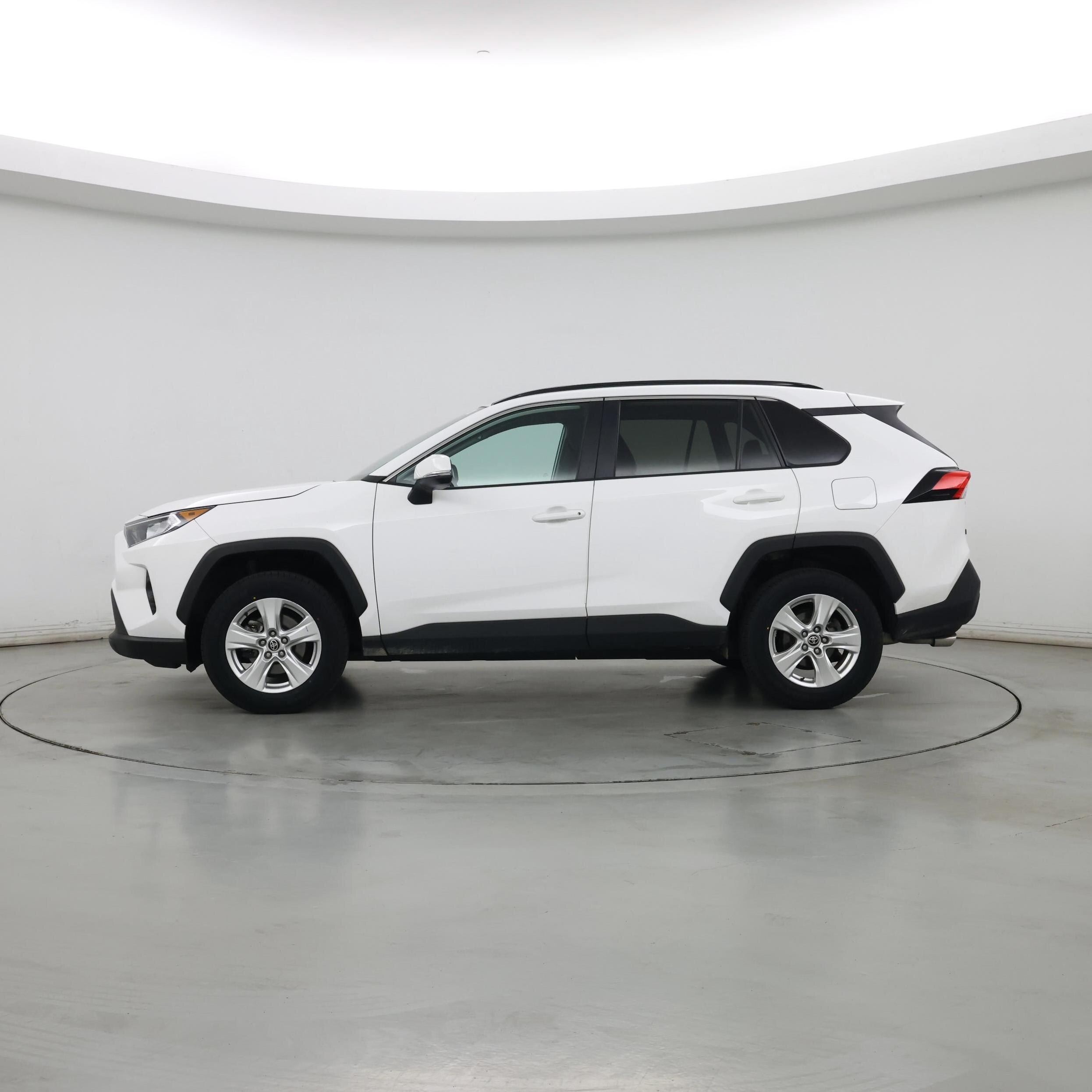 Thumbnail: 2021 Toyota RAV4 - 3