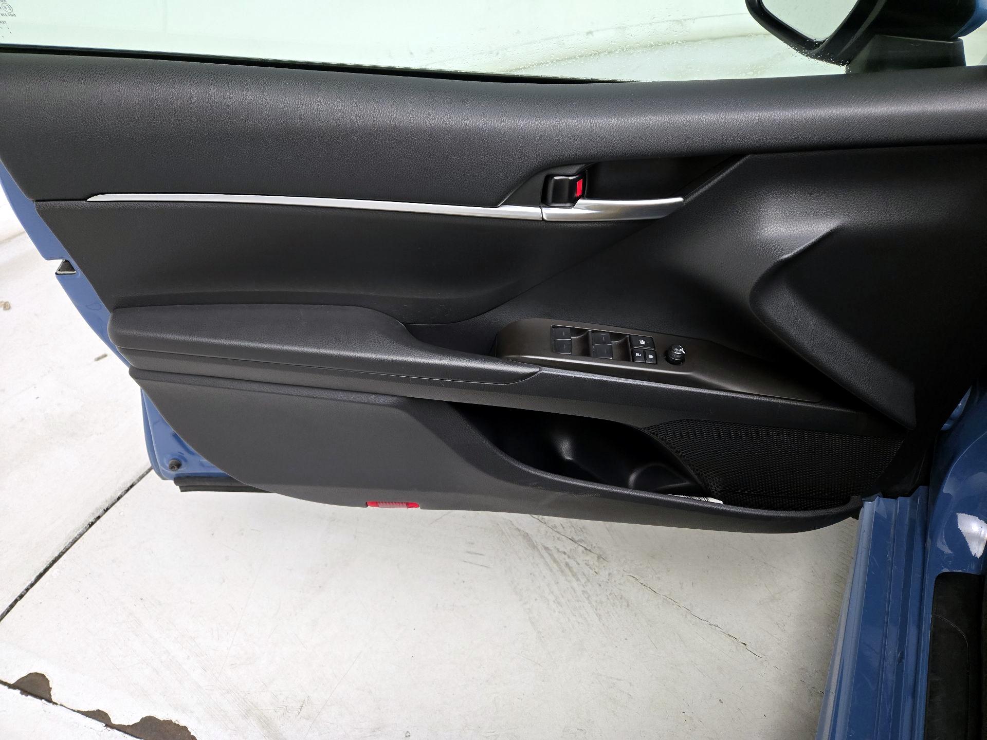 Thumbnail: 2023 Toyota Camry - 12