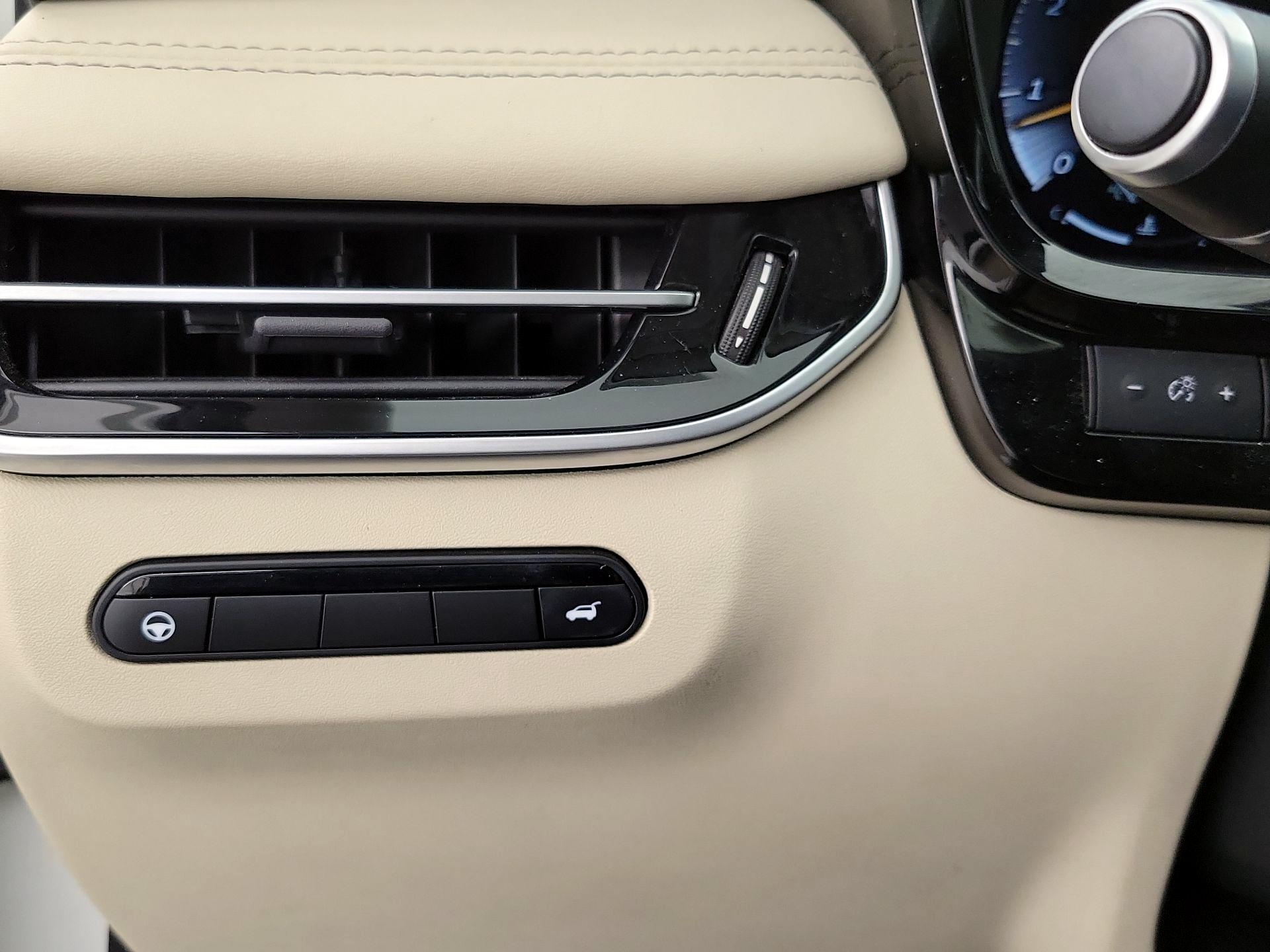 Thumbnail: 2023 INFINITI QX60 - 13