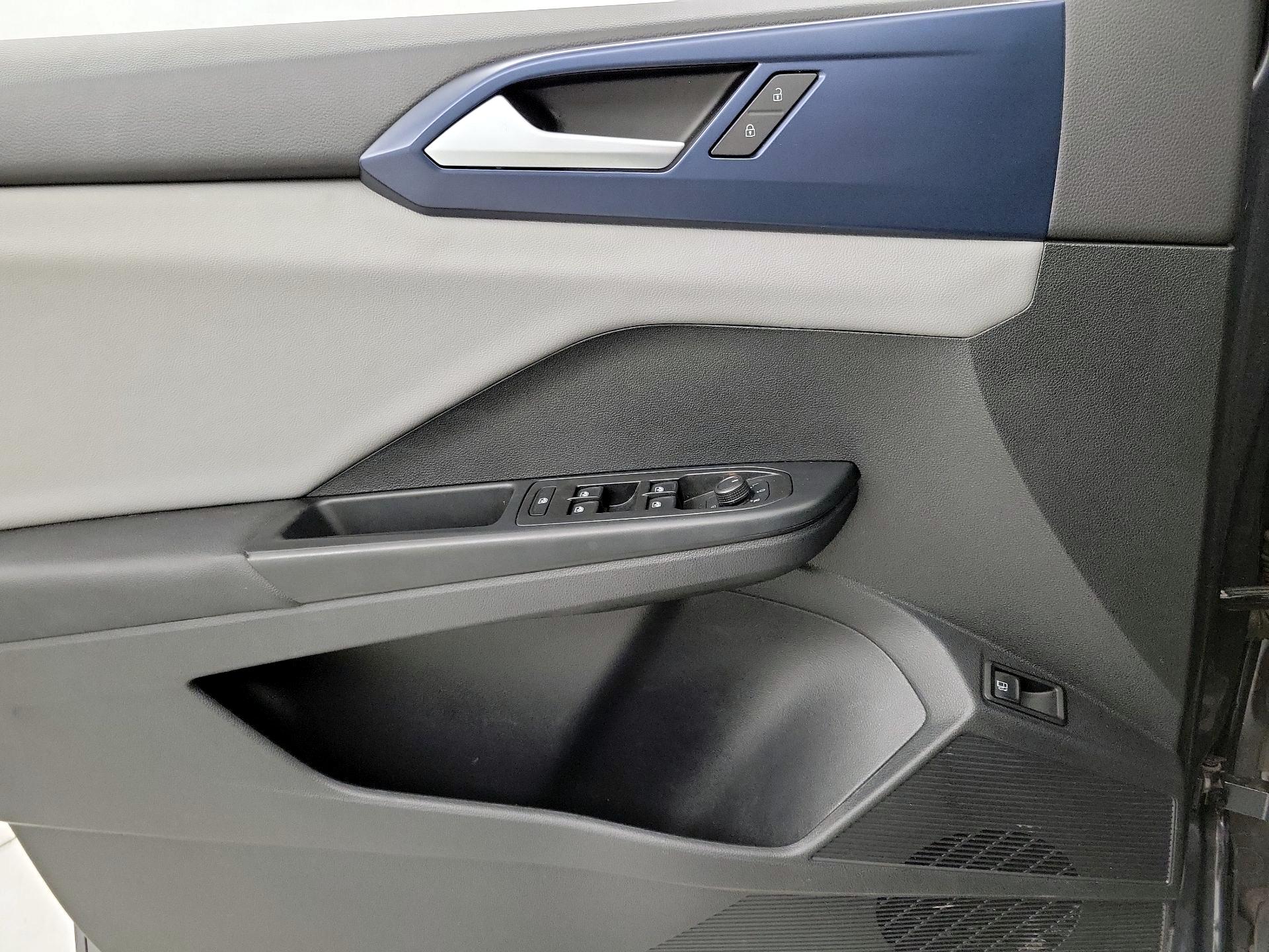 Thumbnail: 2022 Volkswagen Taos - 10