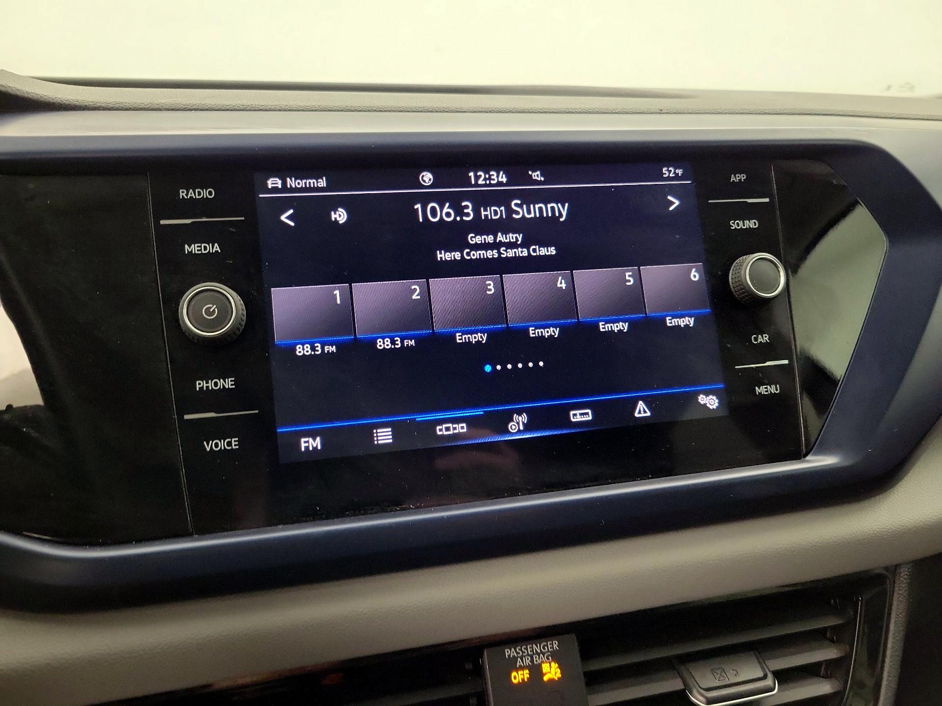 Thumbnail: 2022 Volkswagen Taos - 13