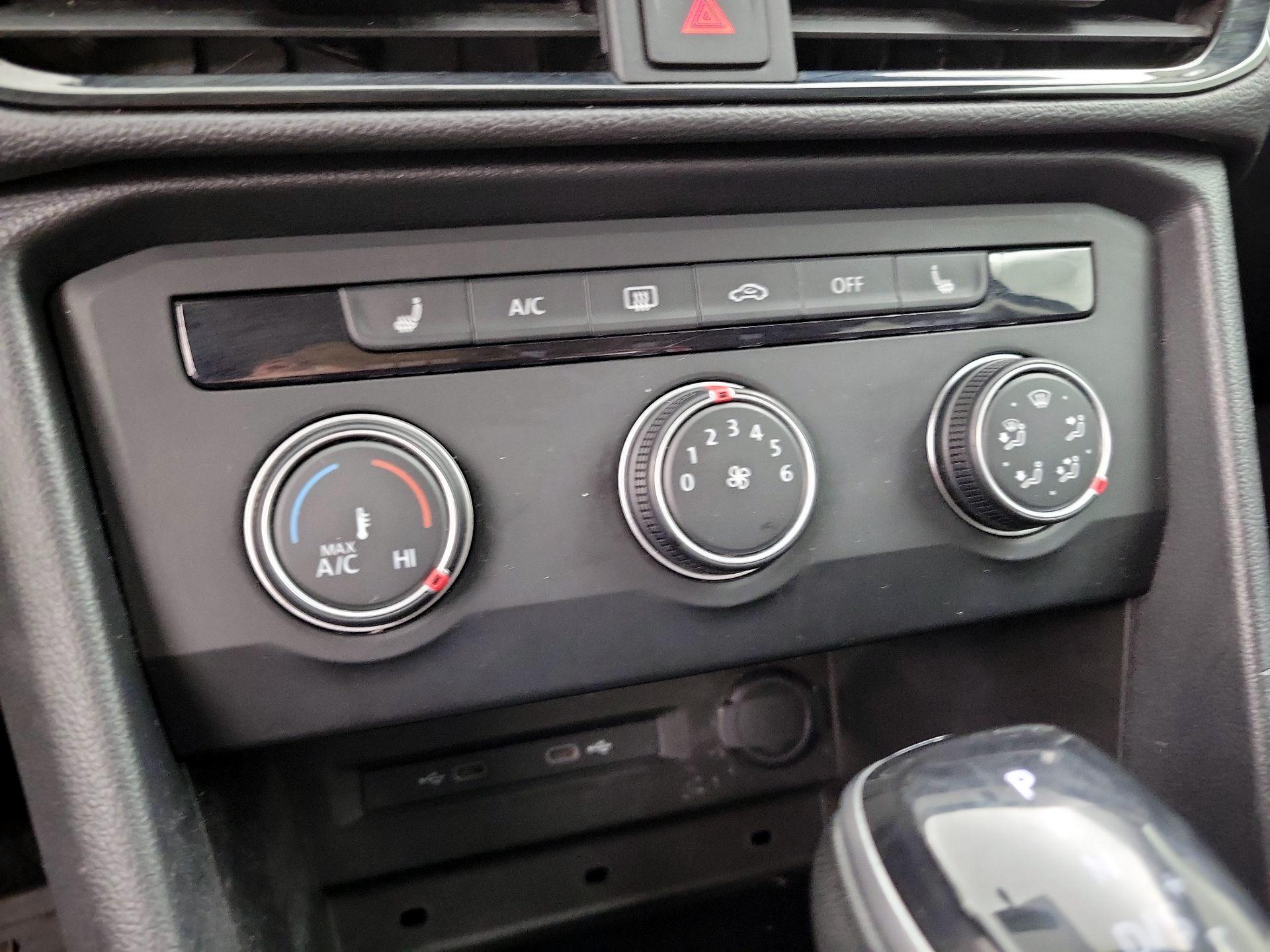 Thumbnail: 2022 Volkswagen Taos - 14