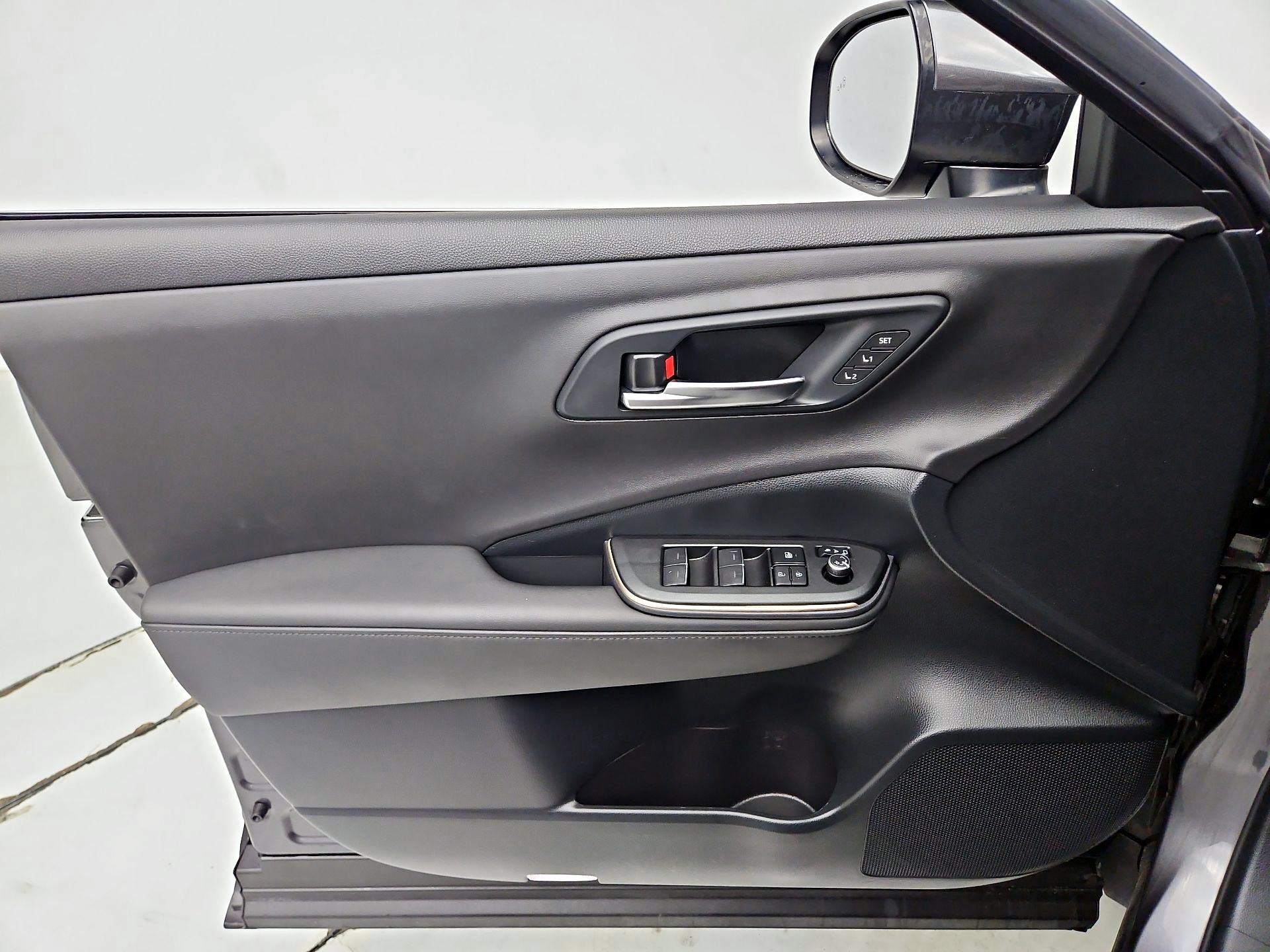 Thumbnail: 2023 Toyota Crown - 12