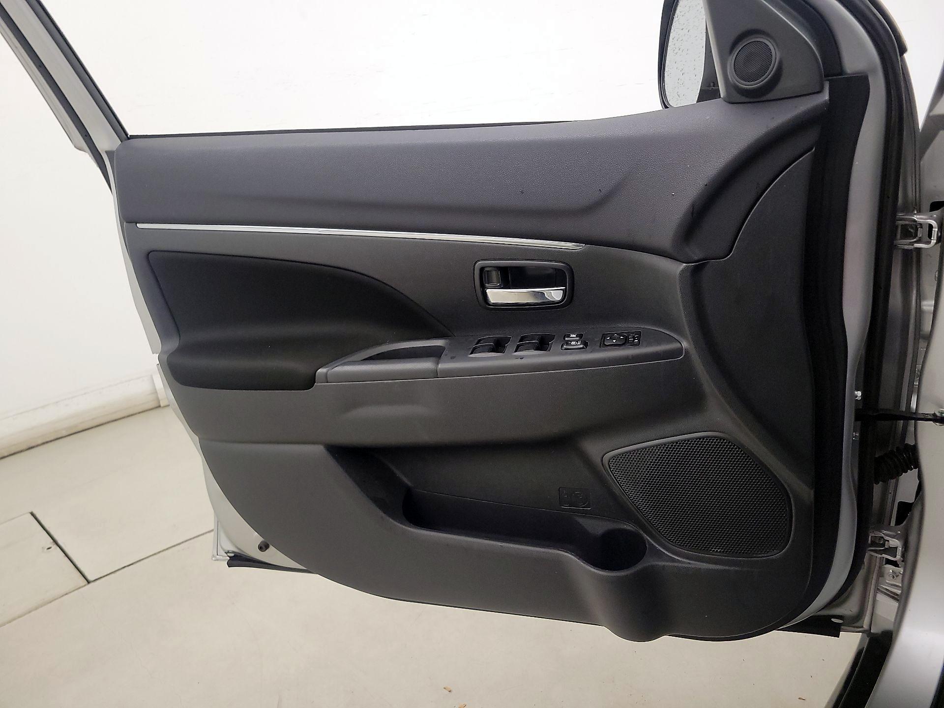 Thumbnail: 2022 Mitsubishi Outlander Sport - 12