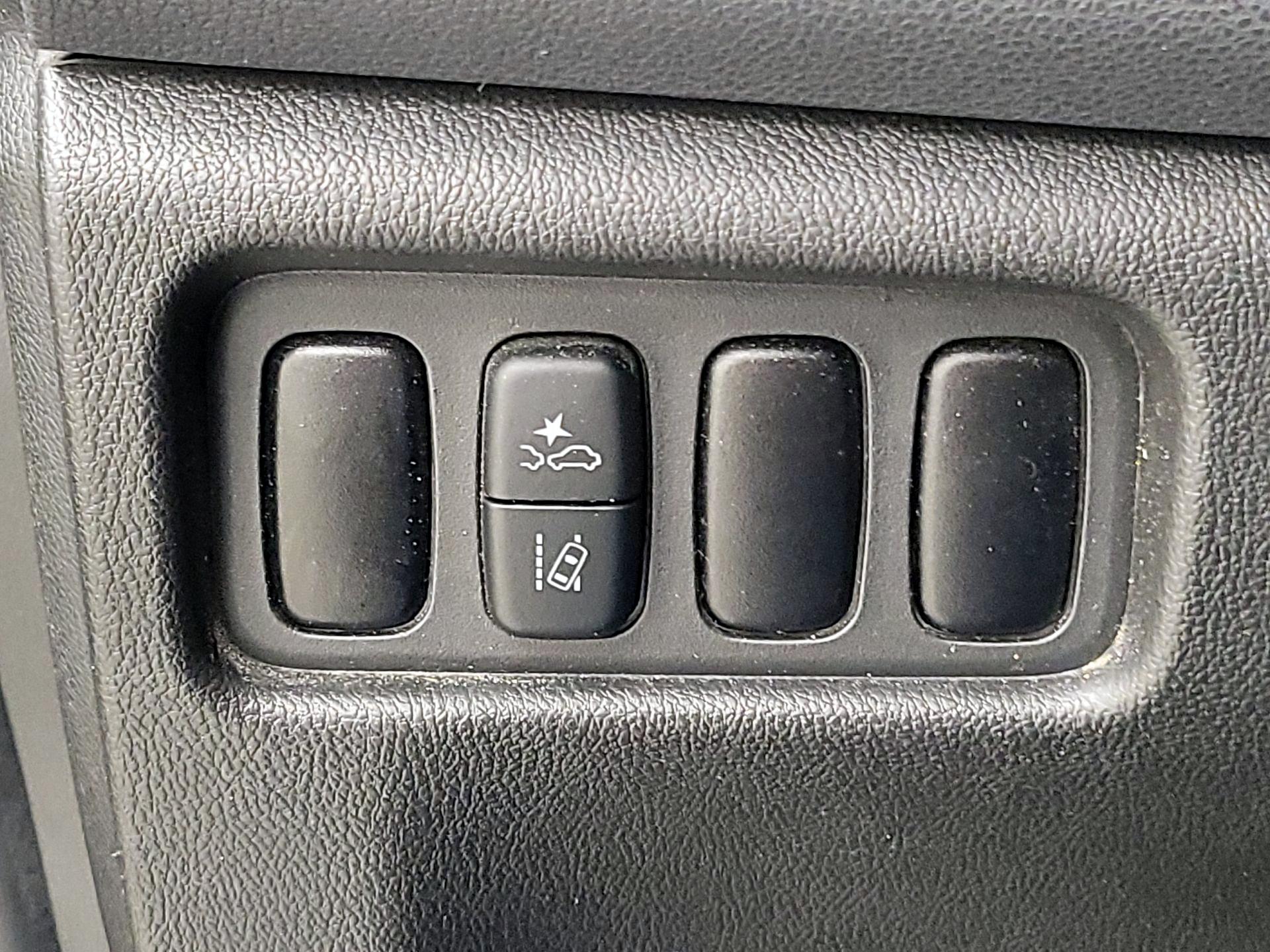 Thumbnail: 2022 Mitsubishi Outlander Sport - 13