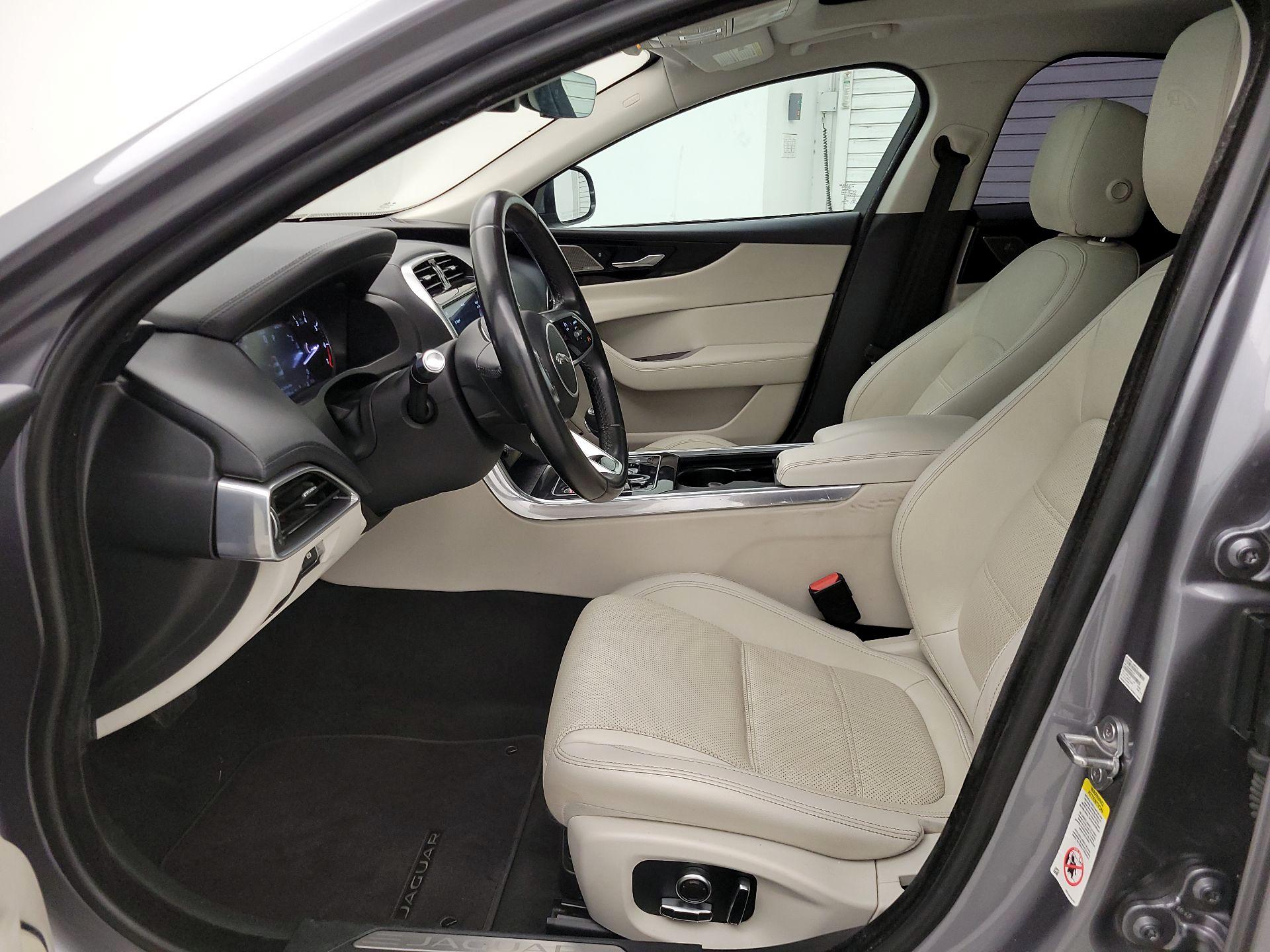 Thumbnail: 2020 Jaguar XE - 11