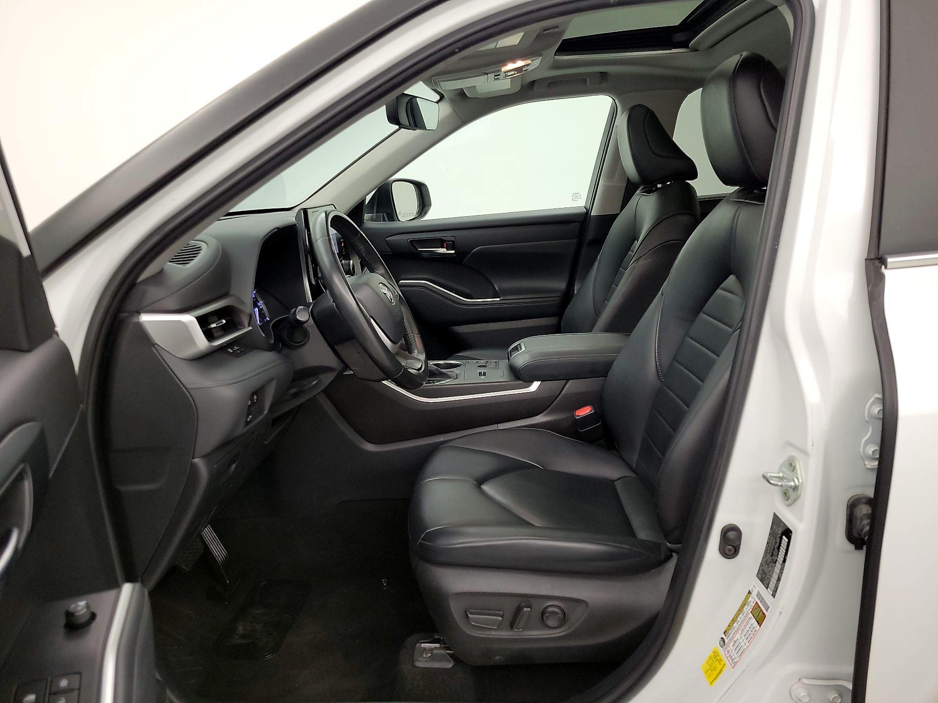 Thumbnail: 2023 Toyota Highlander - 11