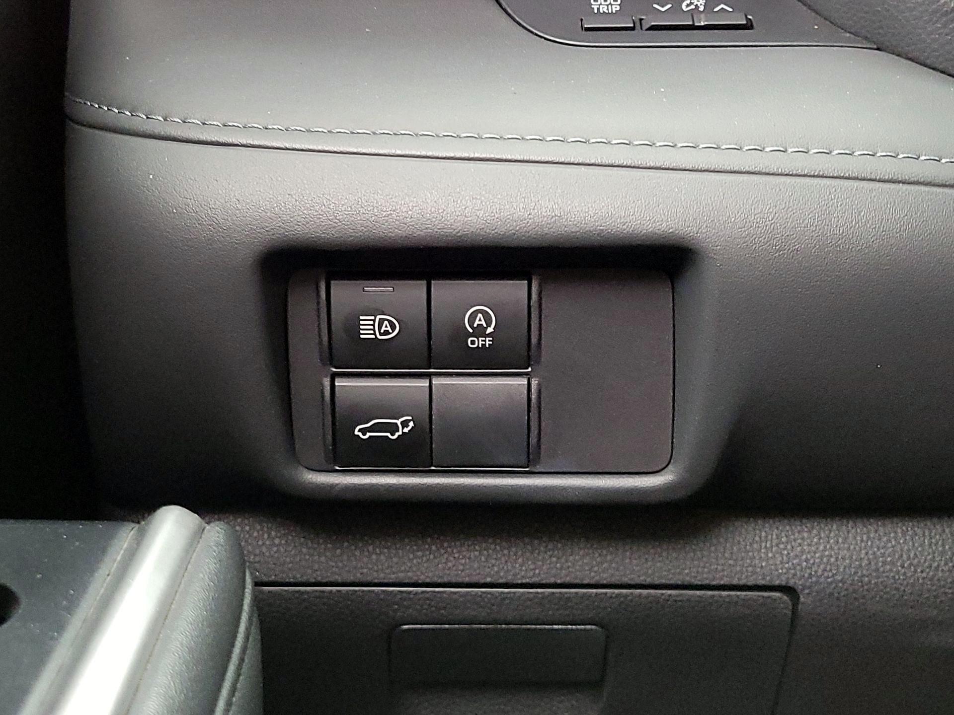 Thumbnail: 2023 Toyota Highlander - 13