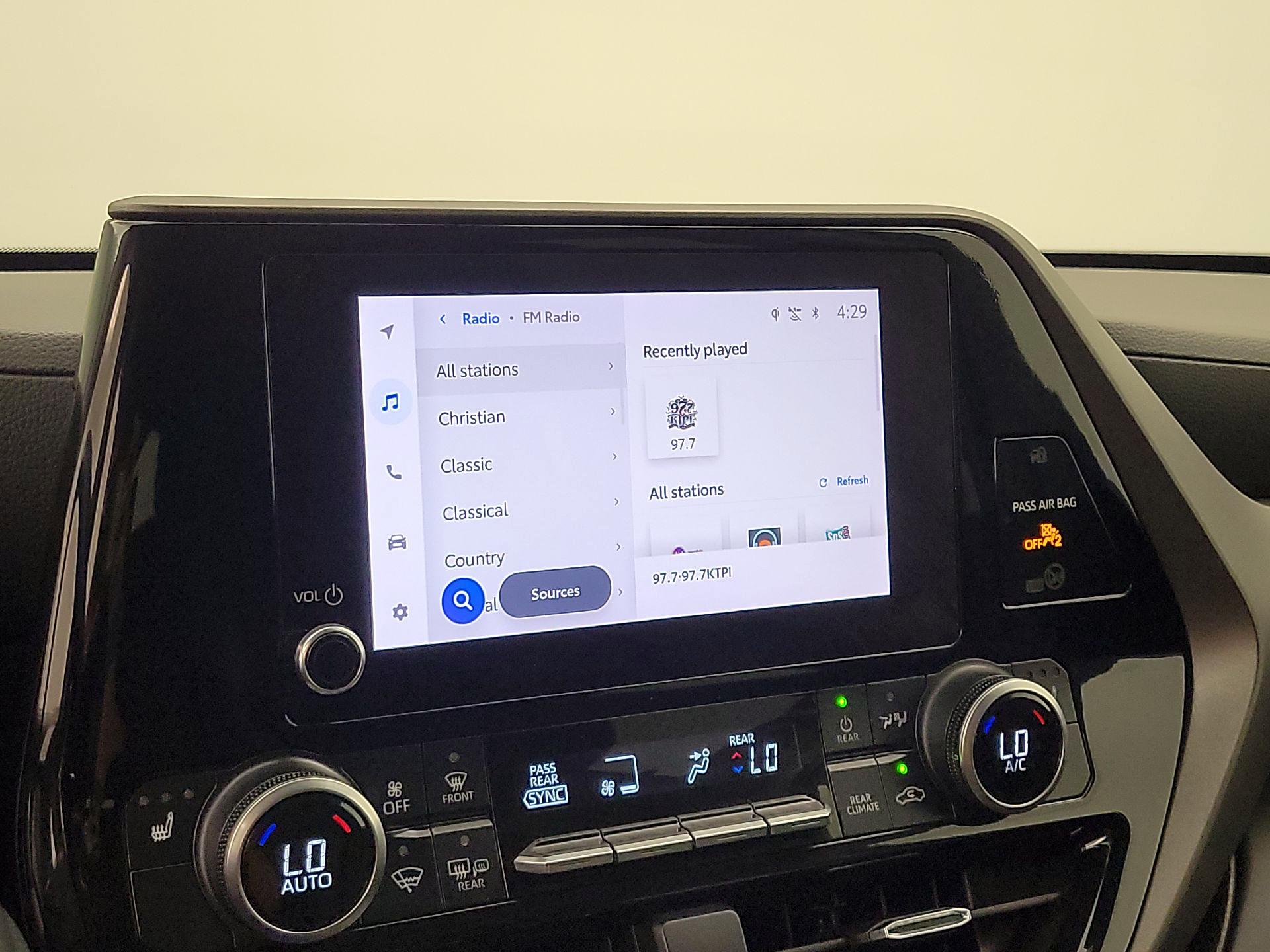 Thumbnail: 2023 Toyota Highlander - 15