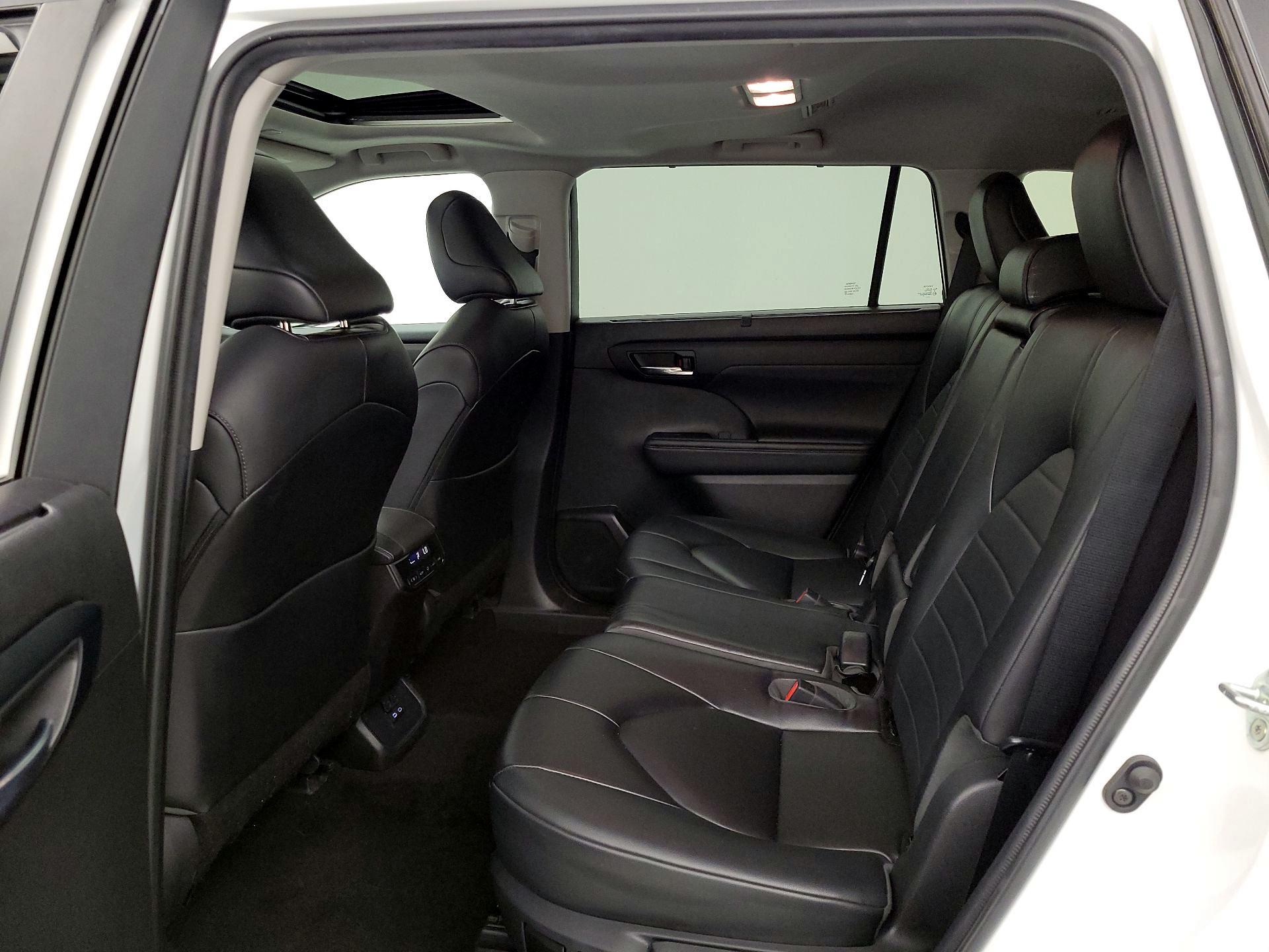 Thumbnail: 2023 Toyota Highlander - 20