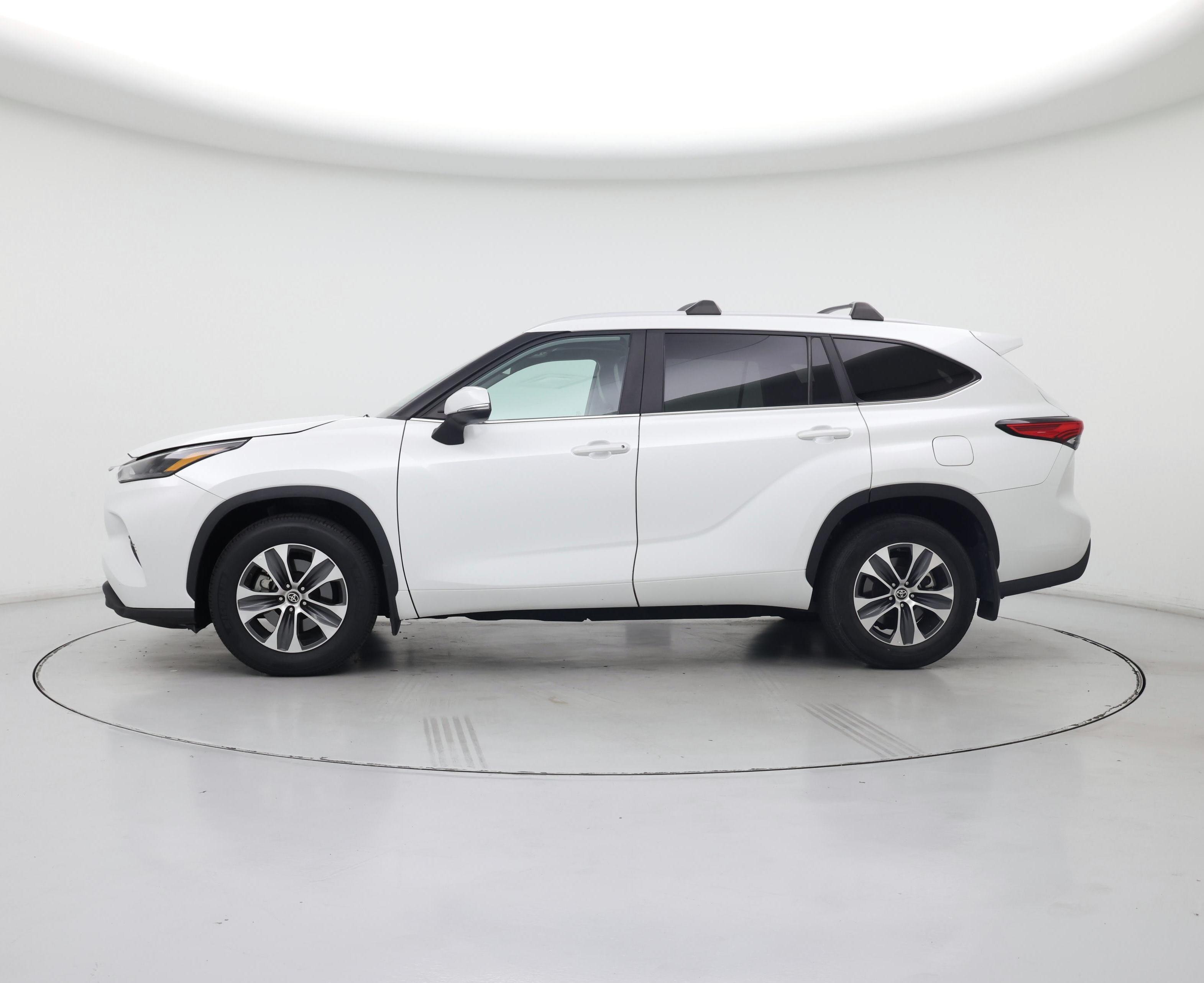 Thumbnail: 2023 Toyota Highlander - 3