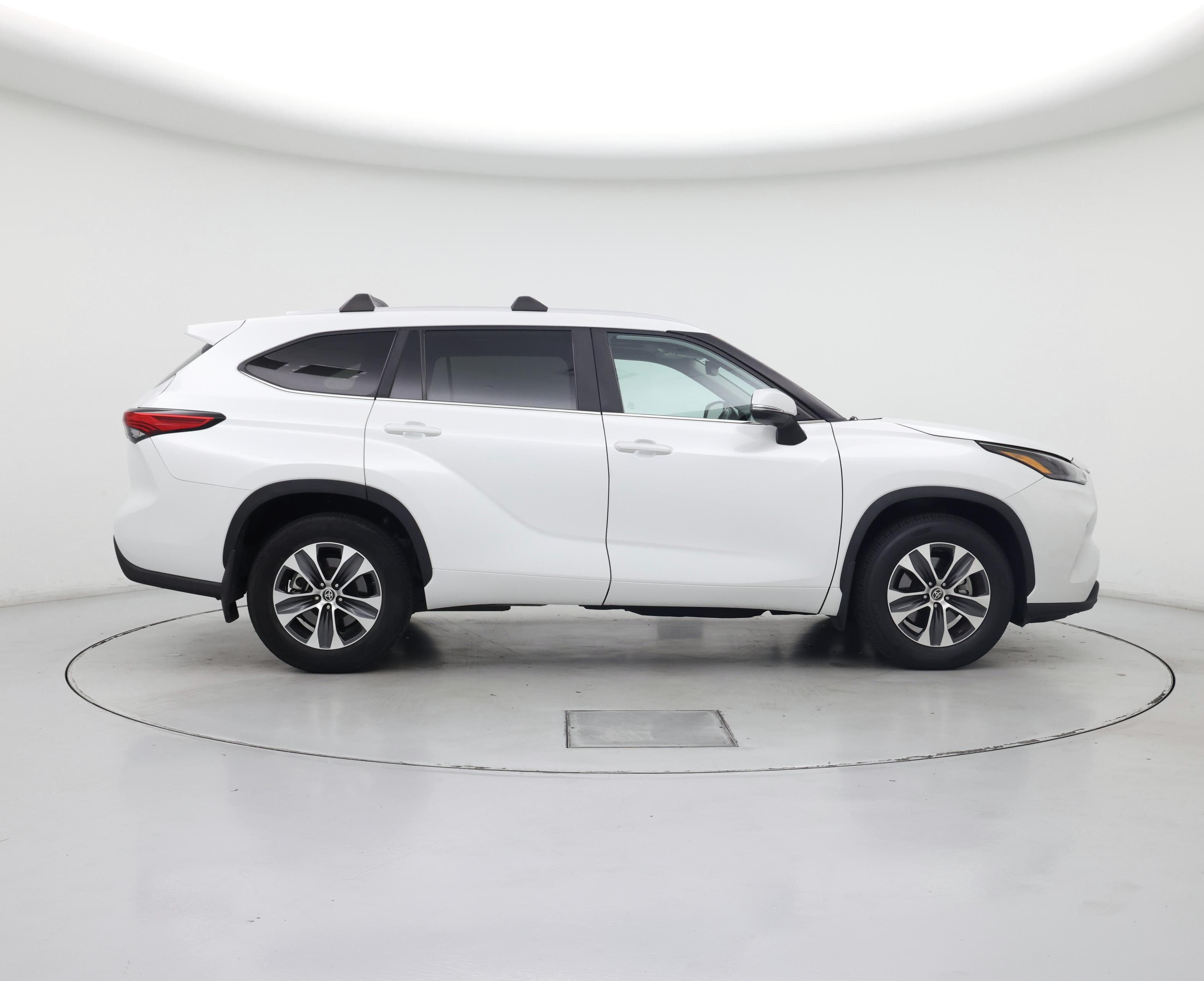 Thumbnail: 2023 Toyota Highlander - 7