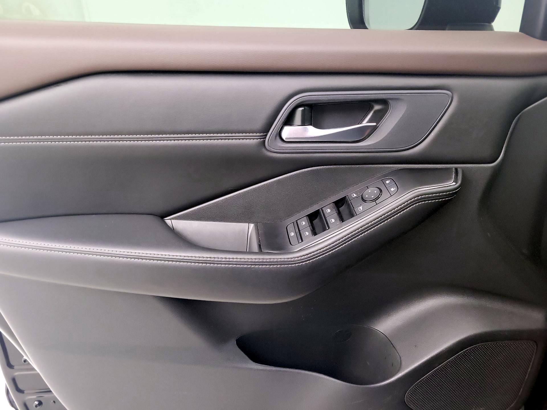 Thumbnail: 2023 Nissan Rogue - 10