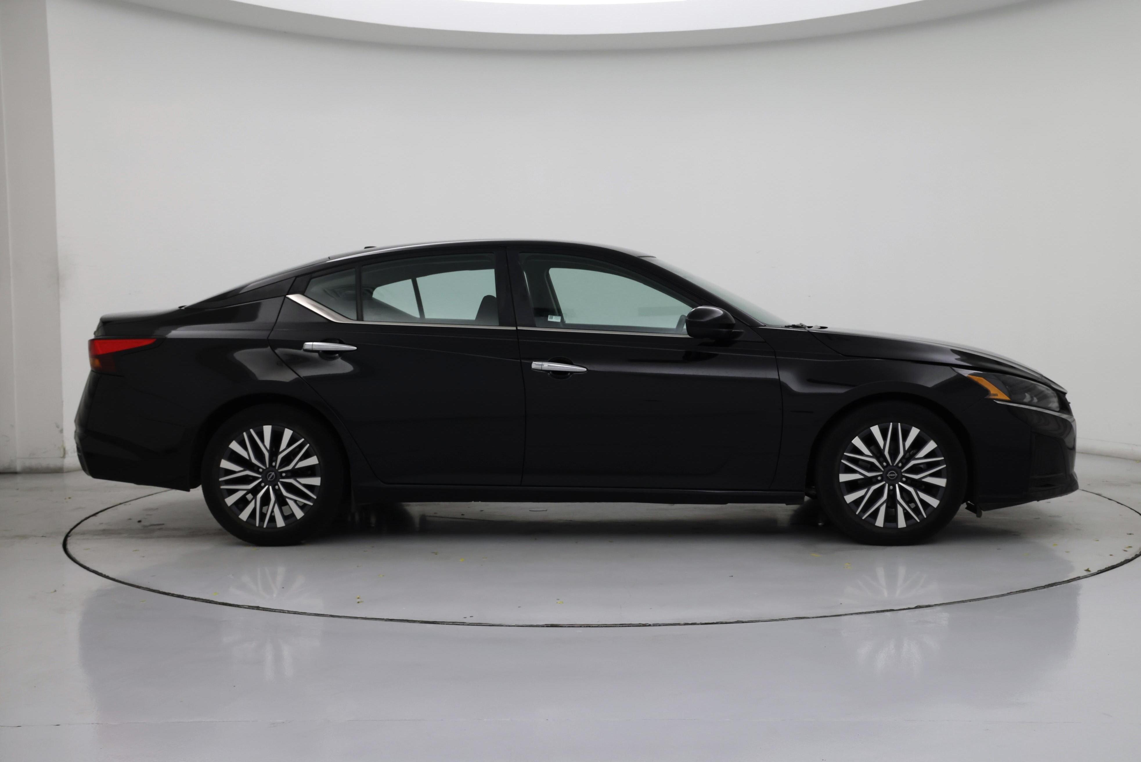 Thumbnail: 2023 Nissan Altima - 7