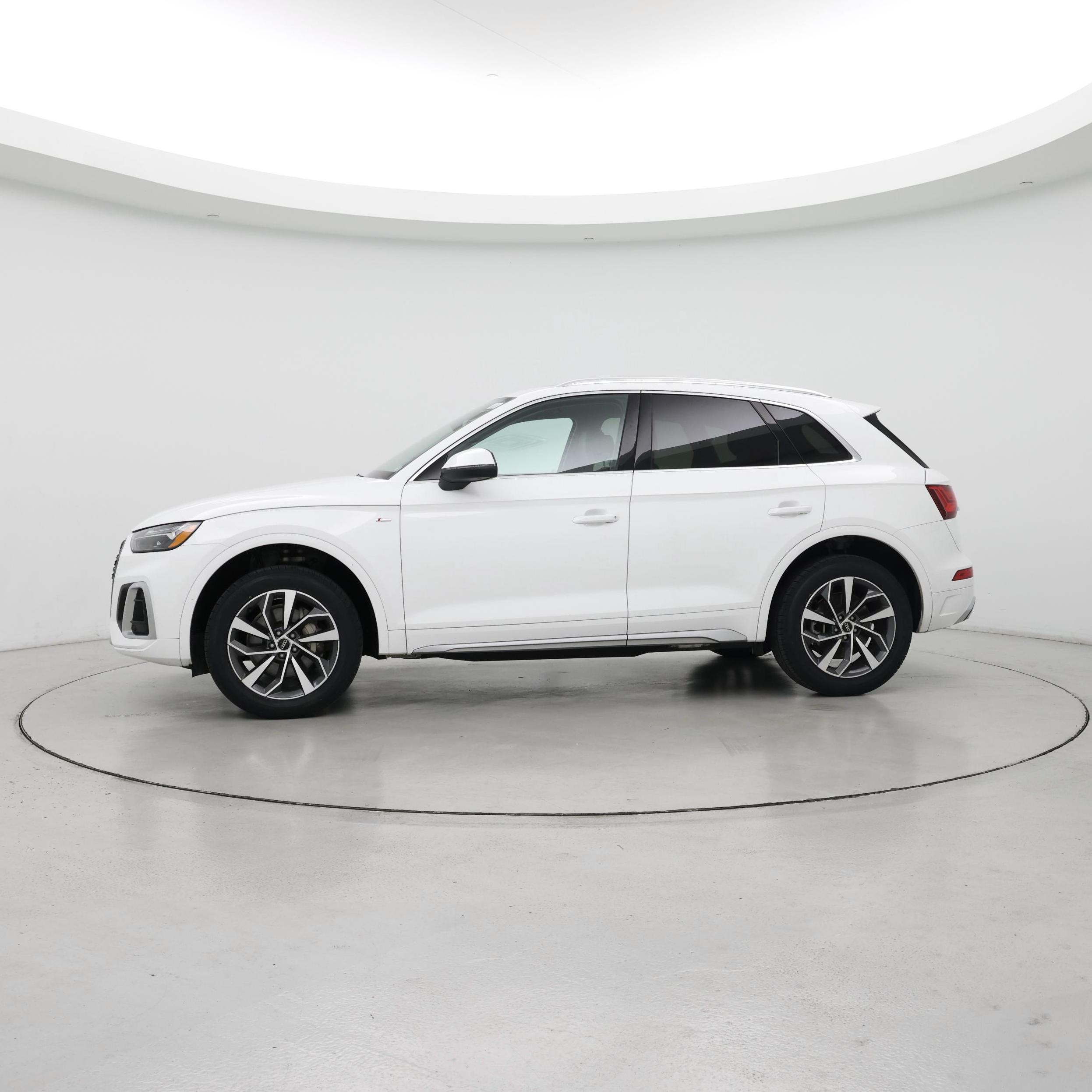 Thumbnail: 2023 Audi Q5 - 3