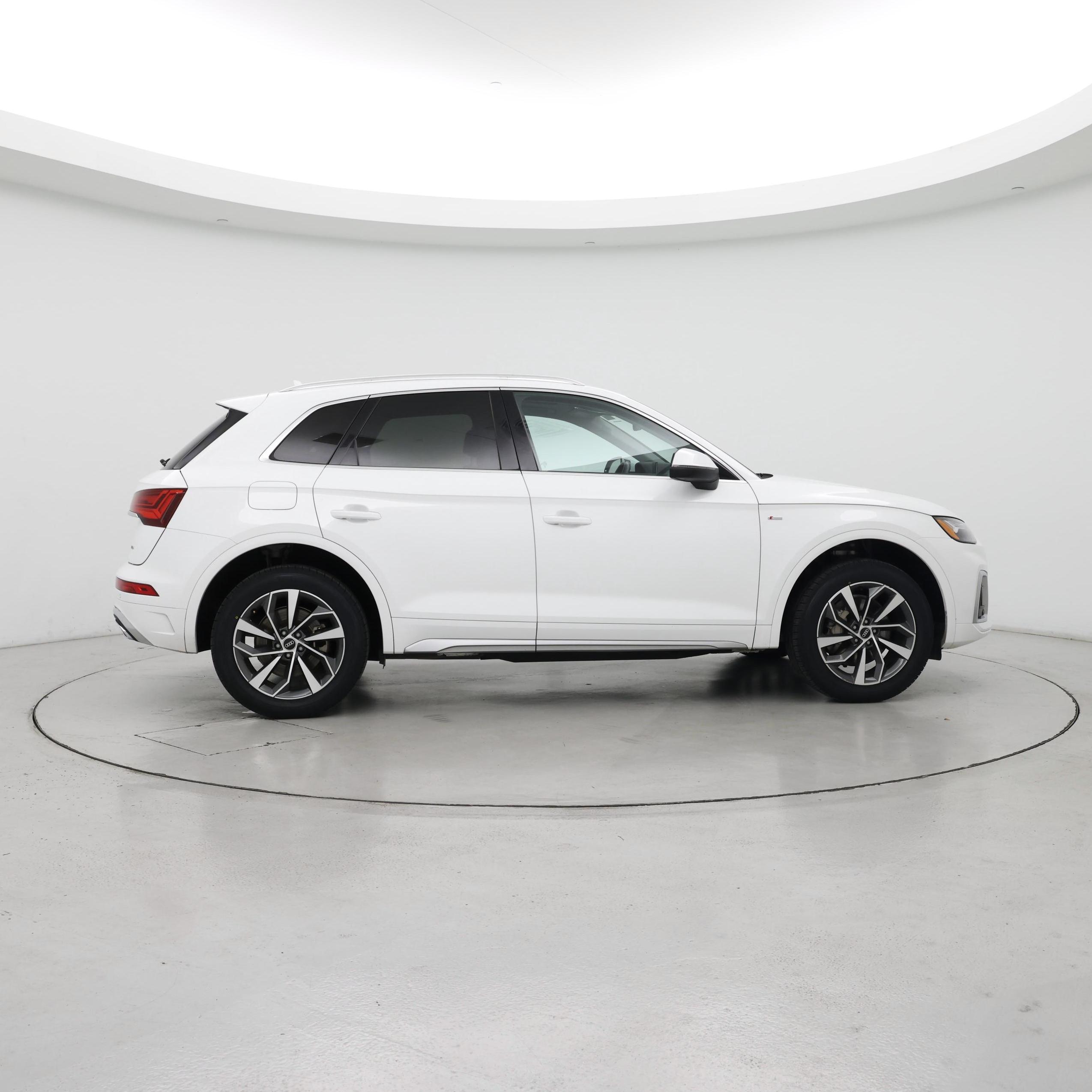 Thumbnail: 2023 Audi Q5 - 7