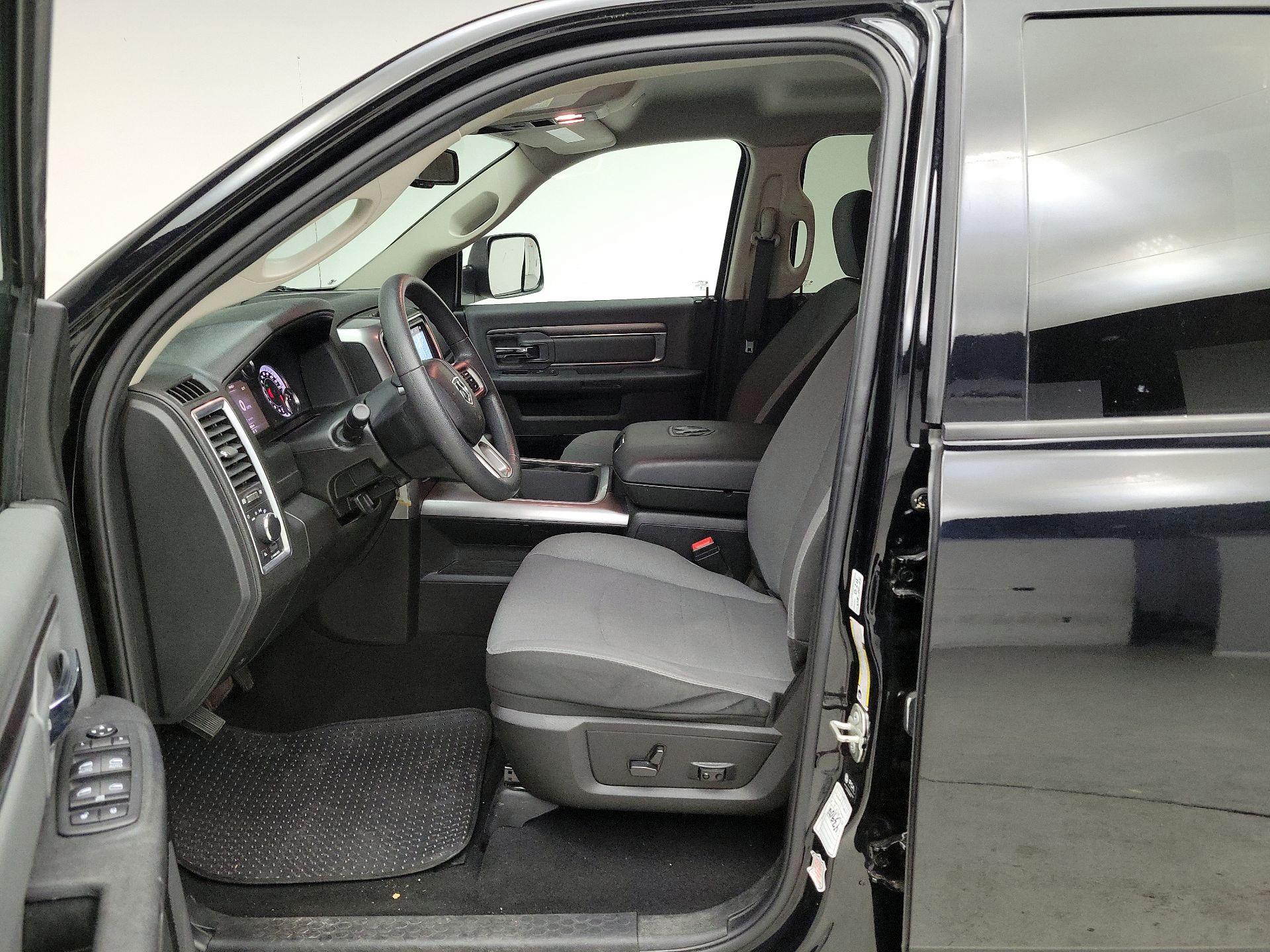 Thumbnail: 2023 RAM 1500 Classic - 11