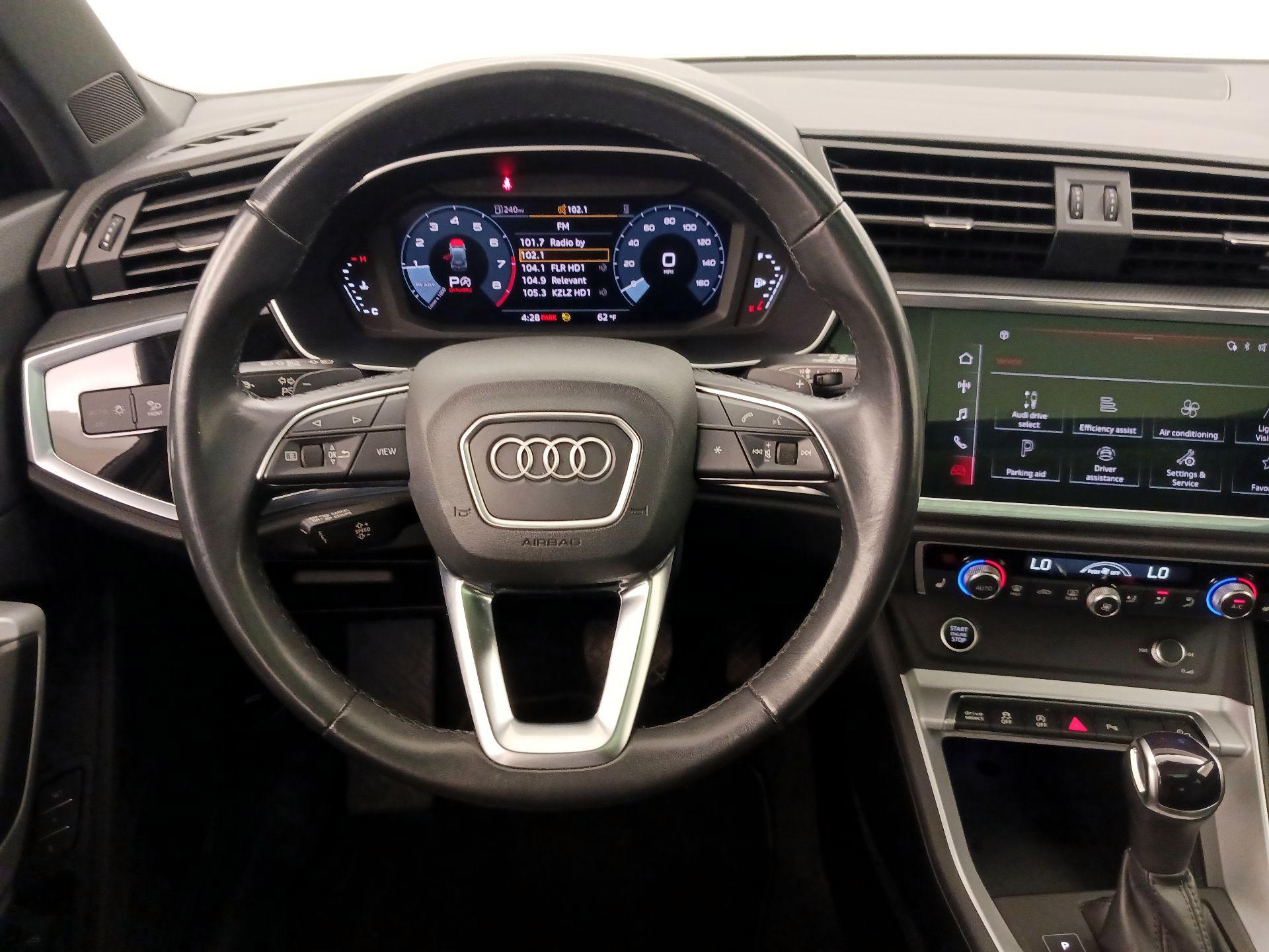 Thumbnail: 2023 Audi Q3 - 10