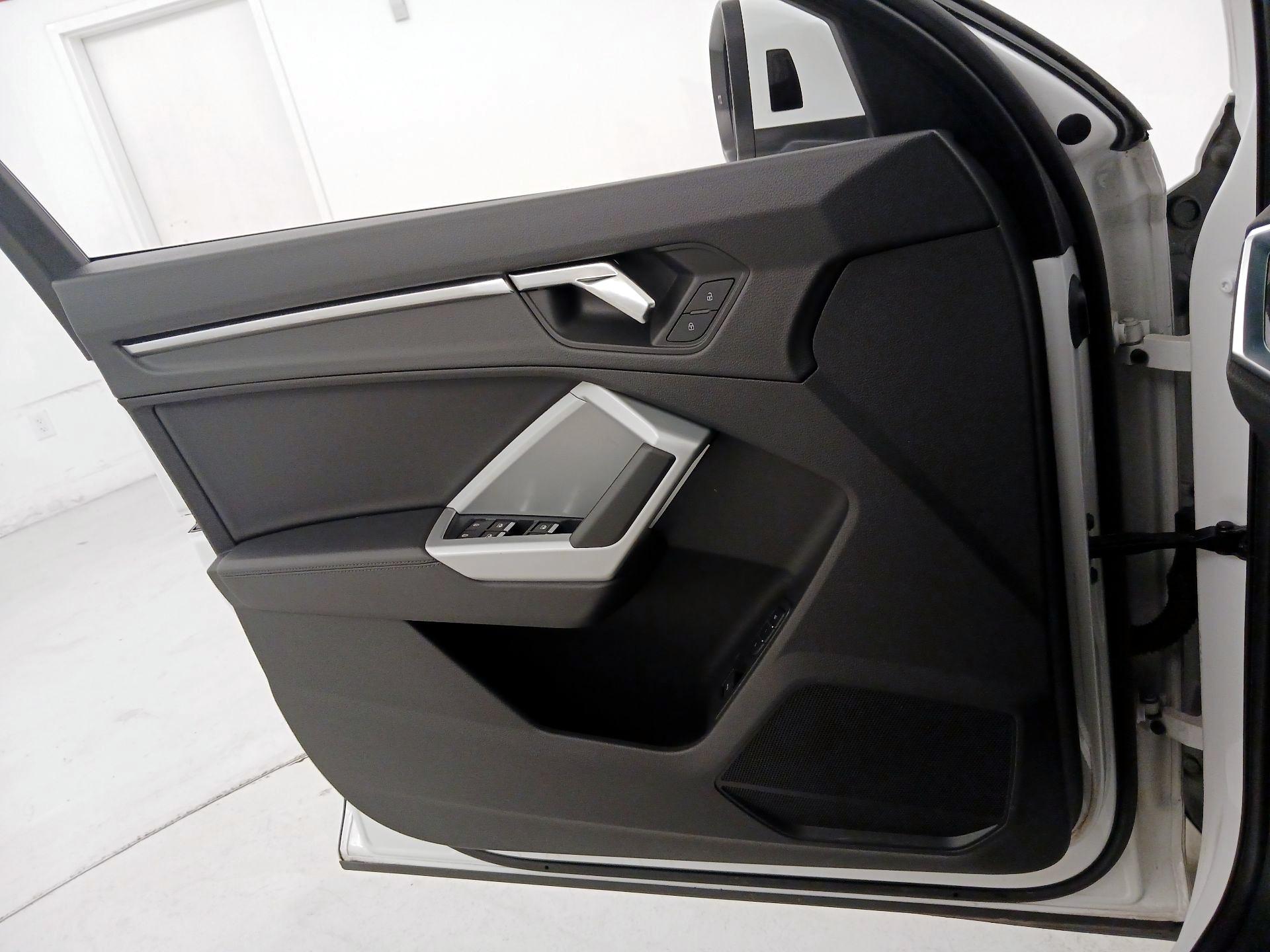 Thumbnail: 2023 Audi Q3 - 12