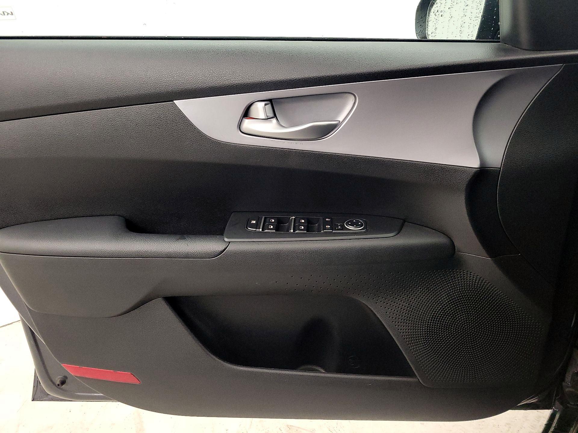 Thumbnail: 2023 Kia Forte - 12