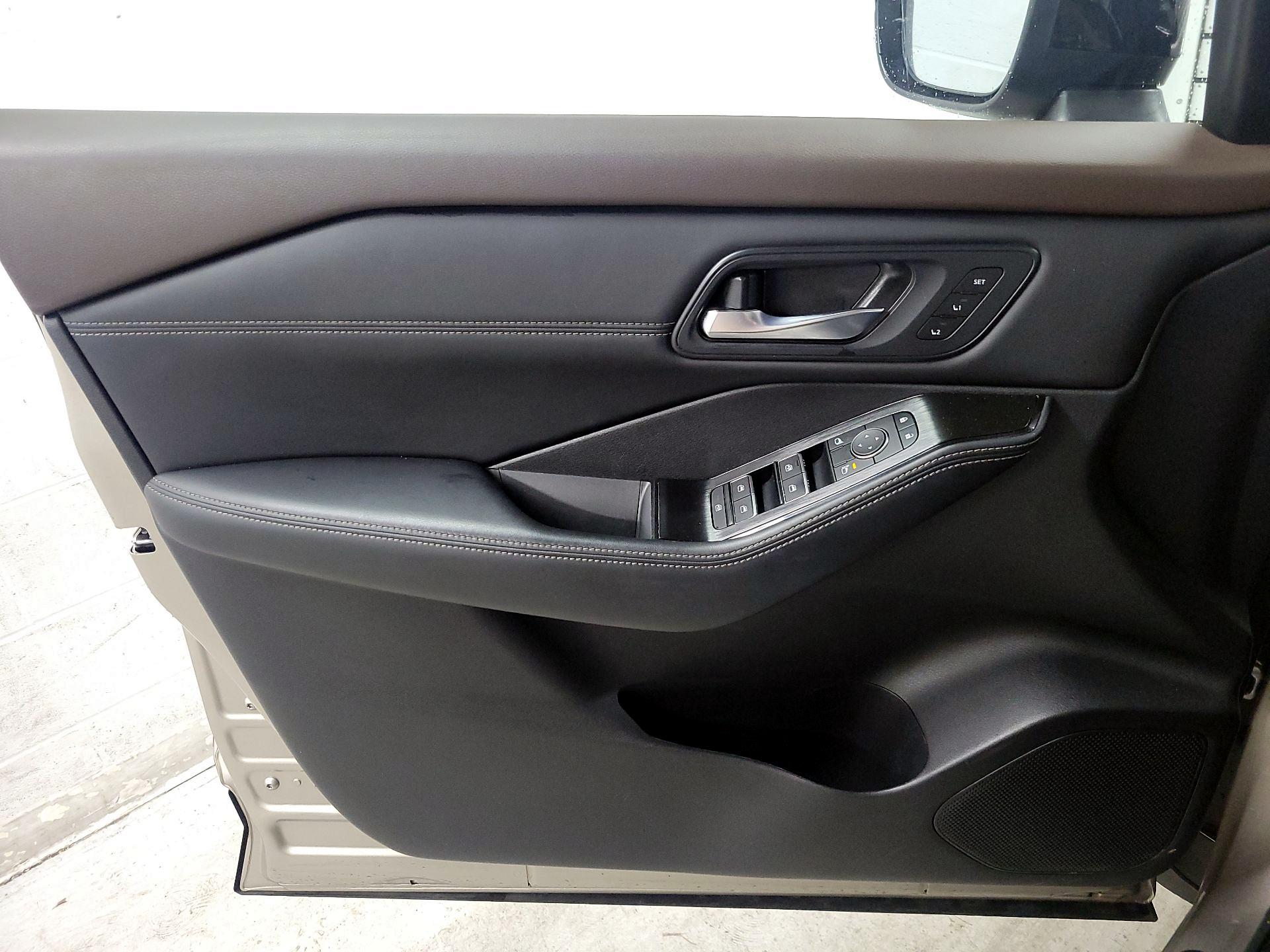 Thumbnail: 2023 Nissan Rogue - 12