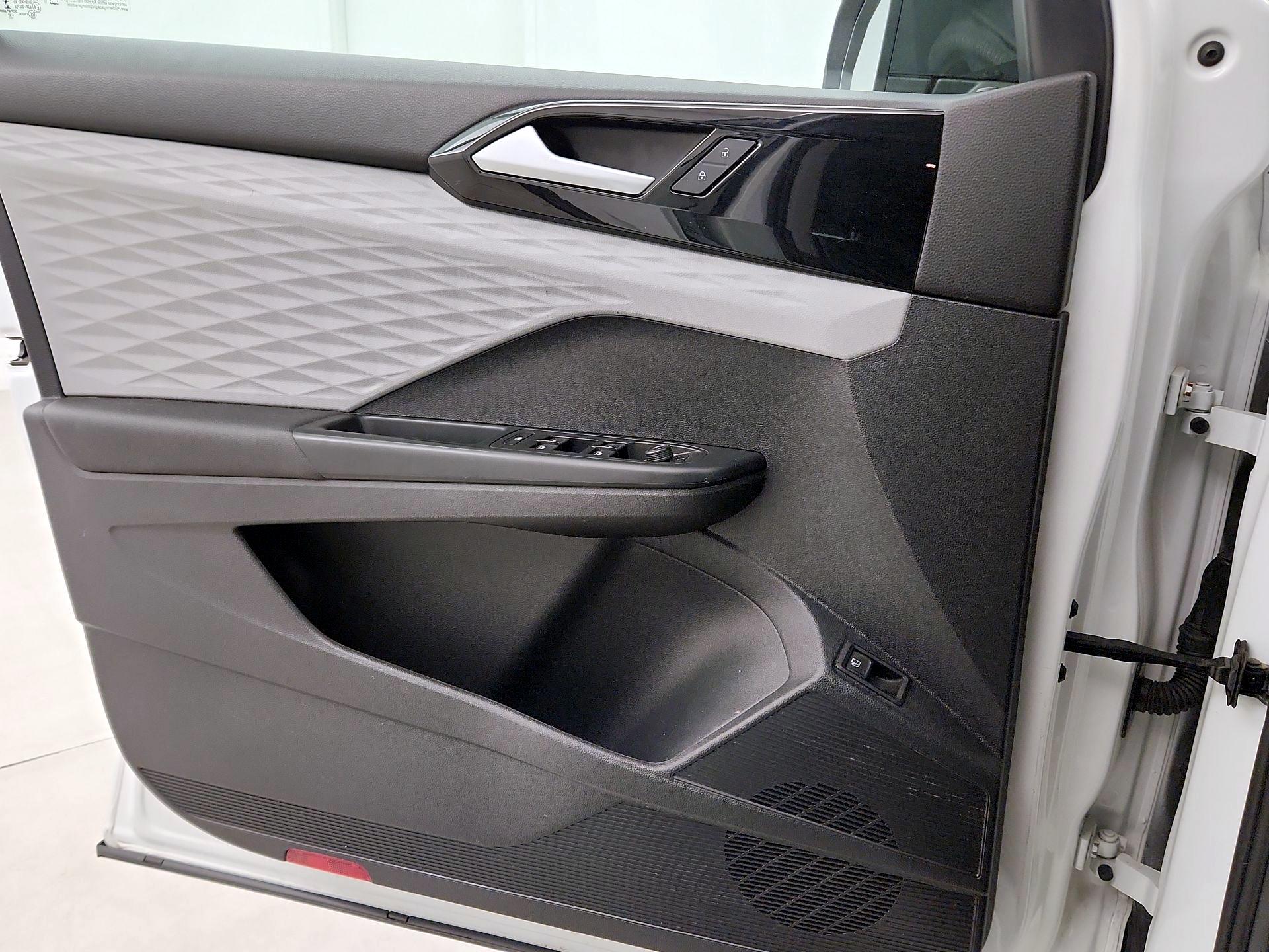 Thumbnail: 2022 Volkswagen Taos - 12