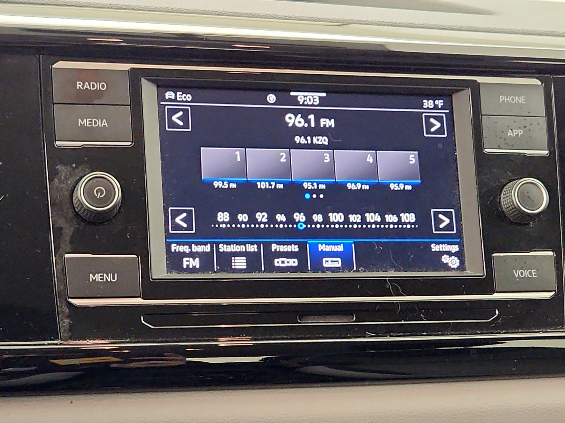 Thumbnail: 2022 Volkswagen Taos - 15