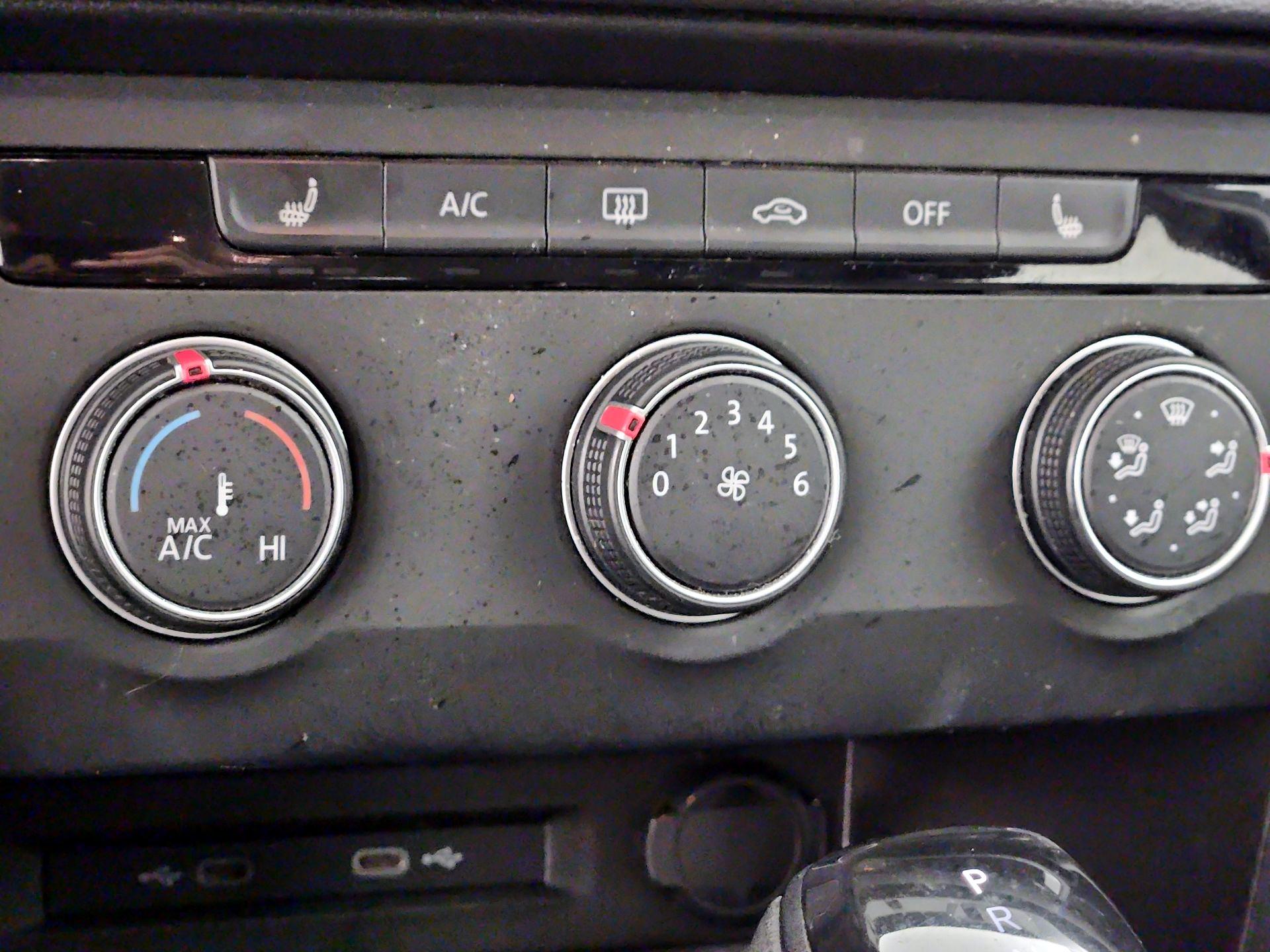 Thumbnail: 2022 Volkswagen Taos - 16