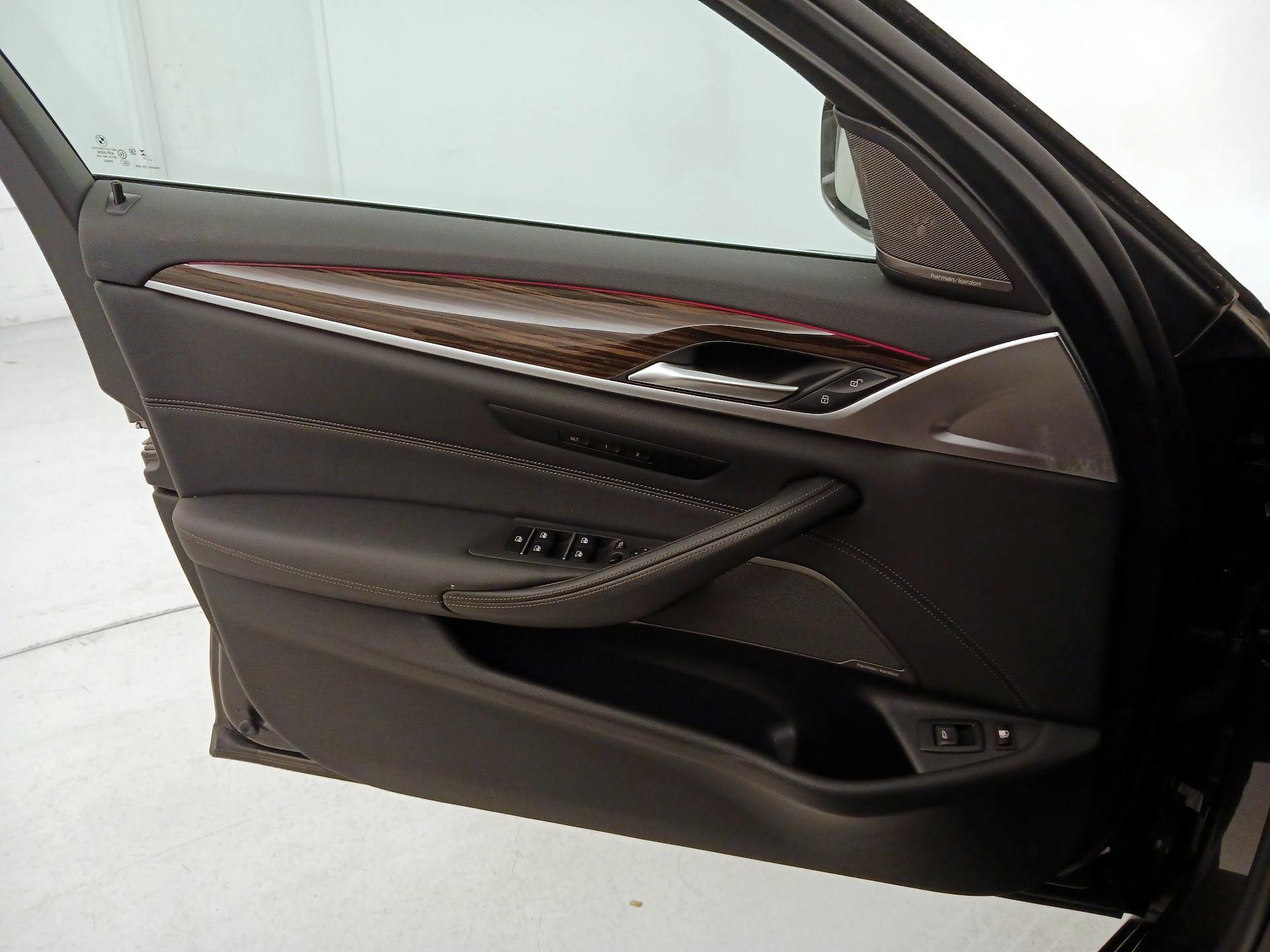 Thumbnail: 2023 BMW 5 Series - 12