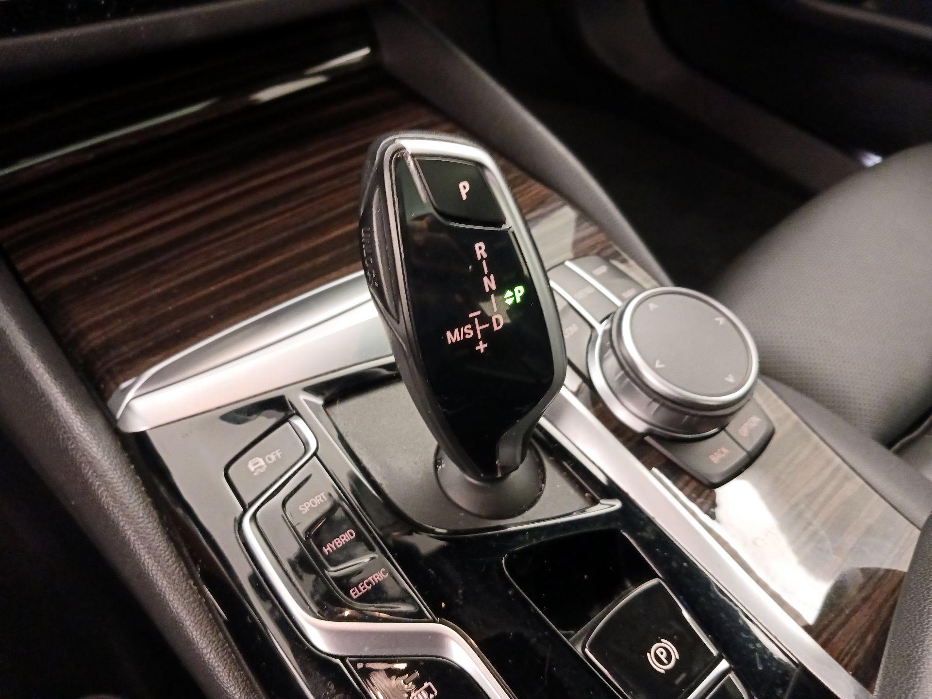 Thumbnail: 2023 BMW 5 Series - 18