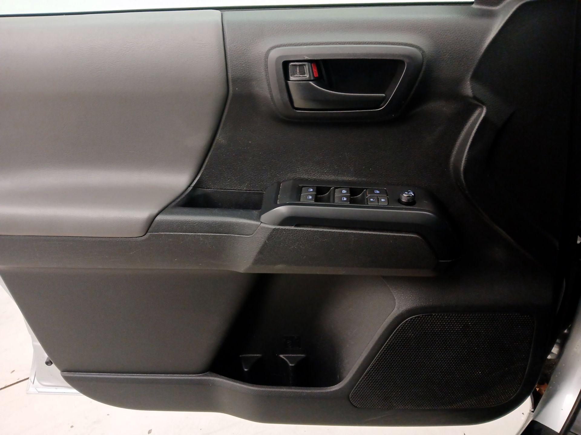 Thumbnail: 2022 Toyota Tacoma - 12