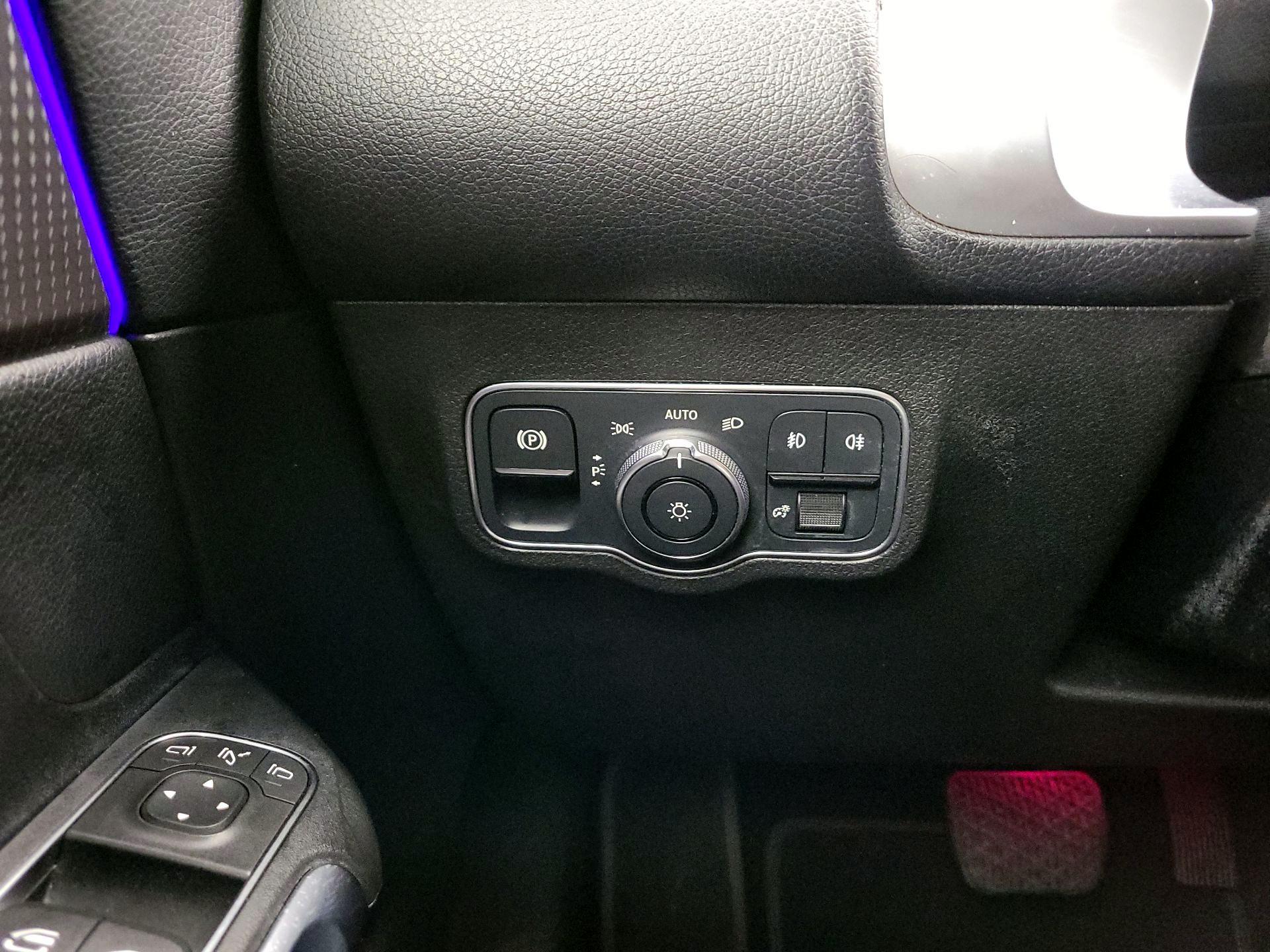 Thumbnail: 2022 Mercedes-Benz GLB - 13