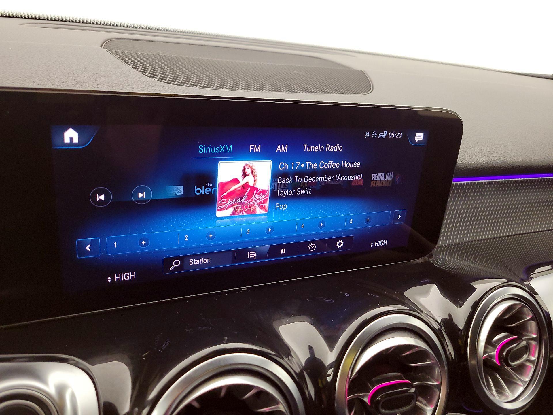 Thumbnail: 2022 Mercedes-Benz GLB - 15