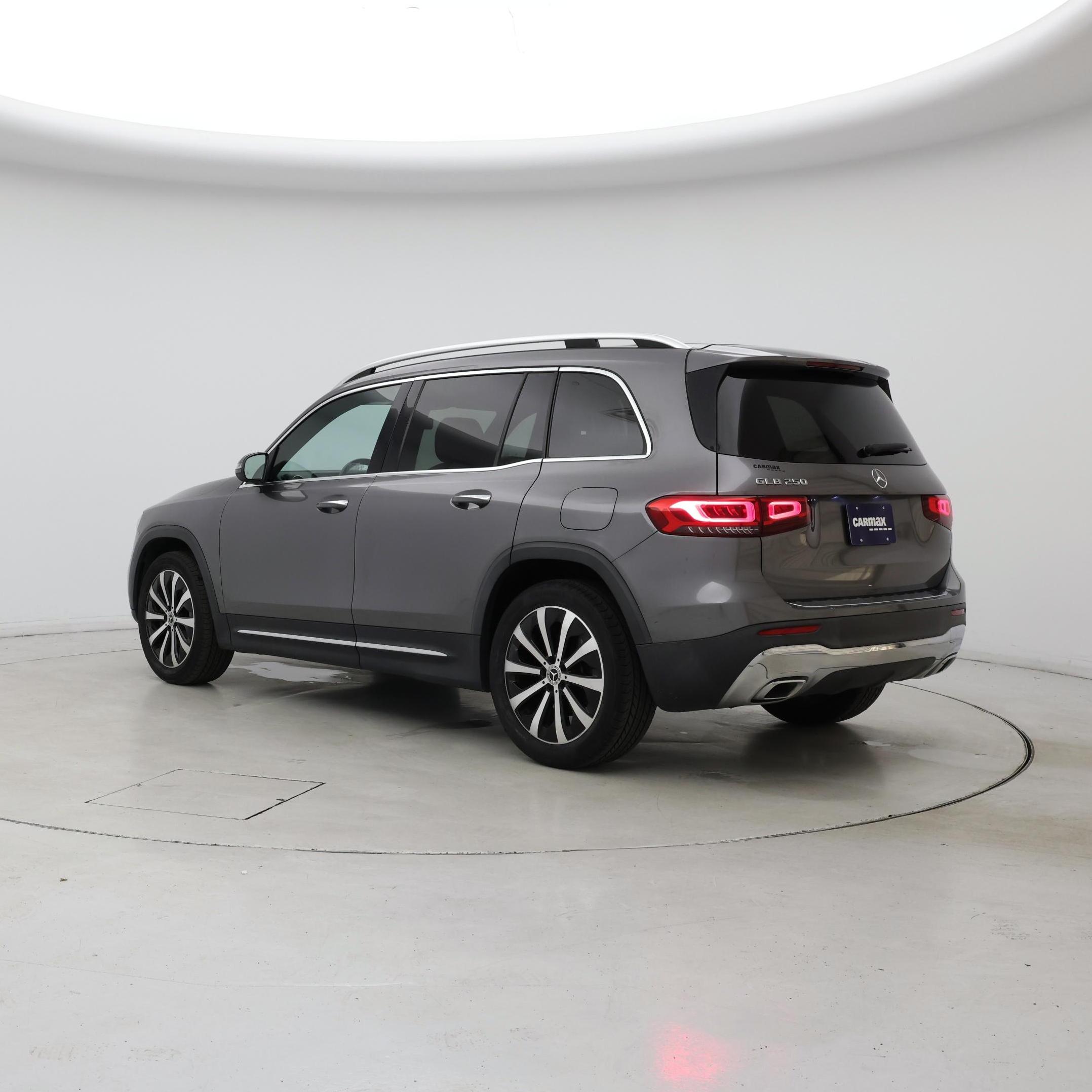 Thumbnail: 2022 Mercedes-Benz GLB - 2