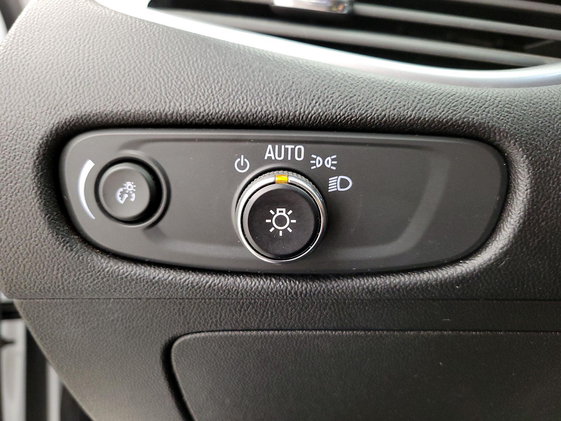 Thumbnail: 2022 Chevrolet Malibu - 13