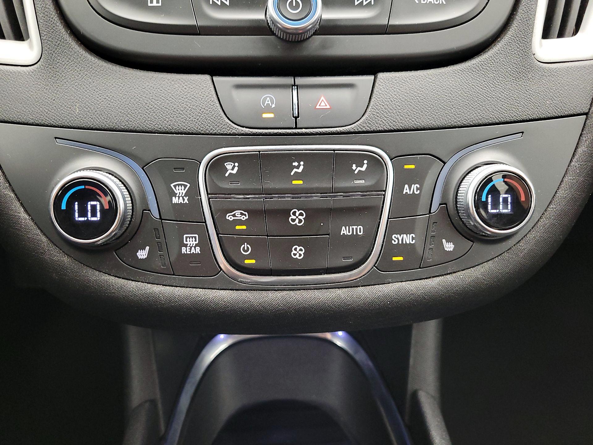 Thumbnail: 2022 Chevrolet Malibu - 16